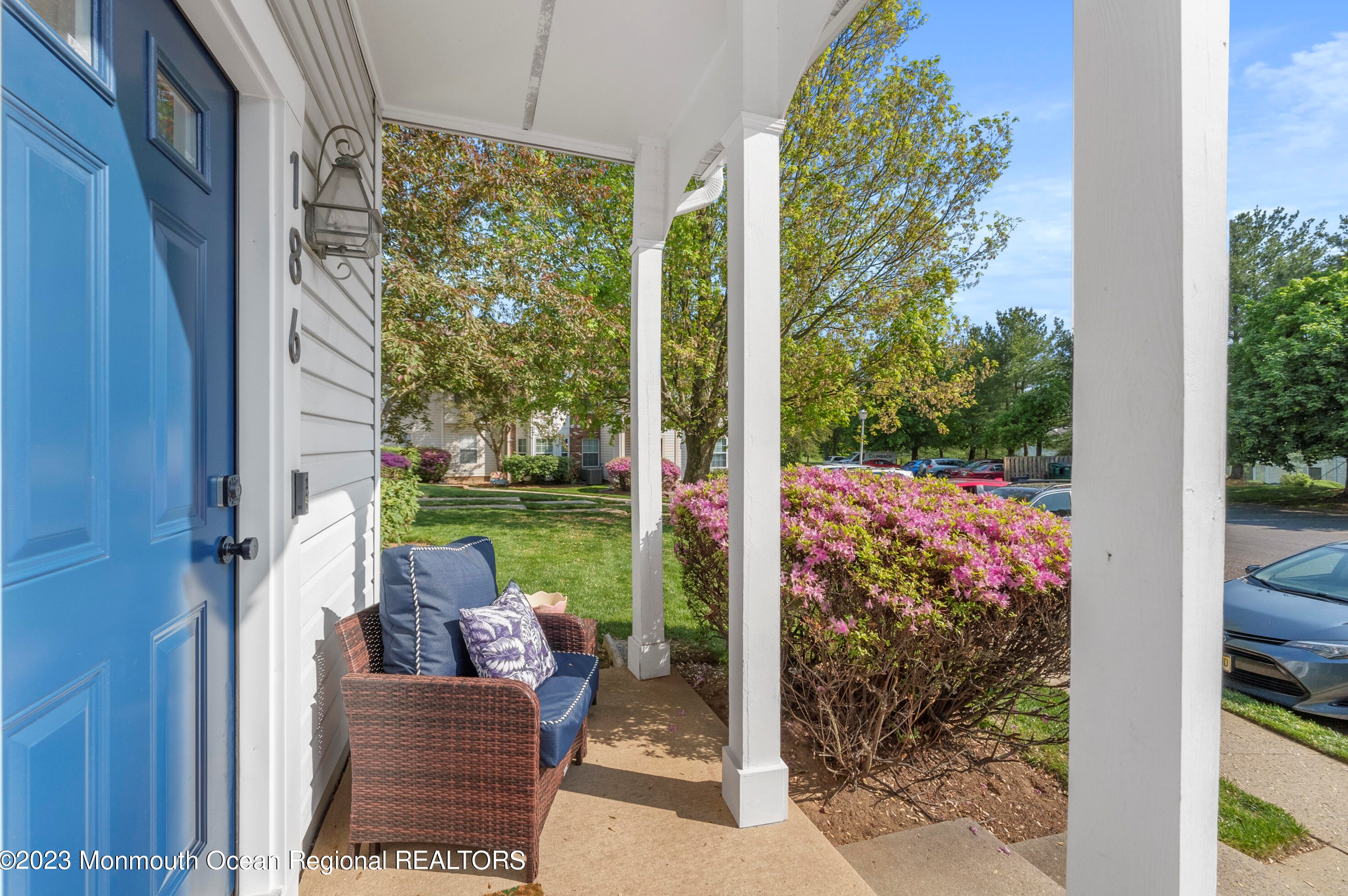 186 Tulip Ln, East Freehold, NJ 07728
