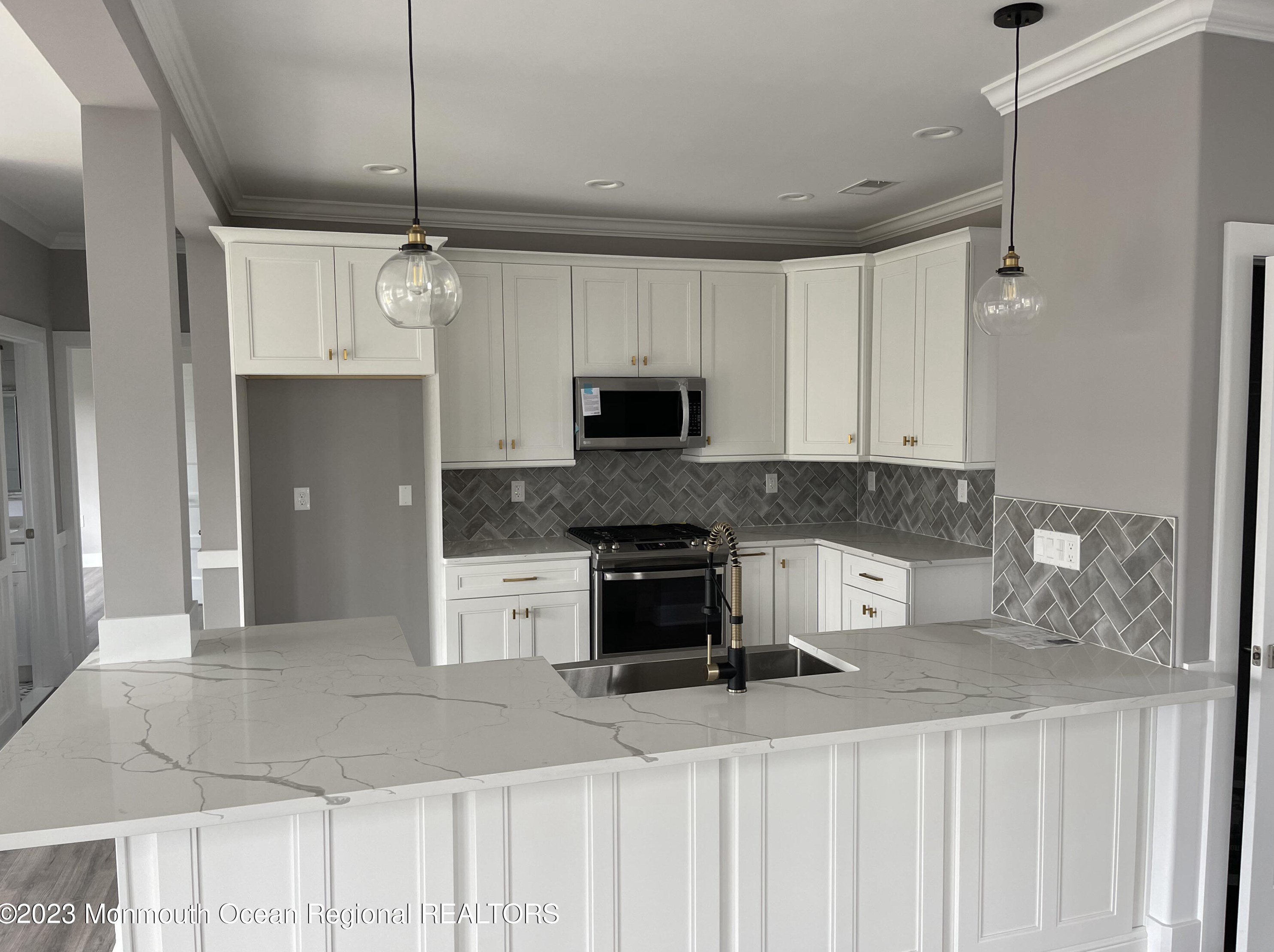 1086 Treasure Ave, Cedar Bonnet Island, NJ 08050