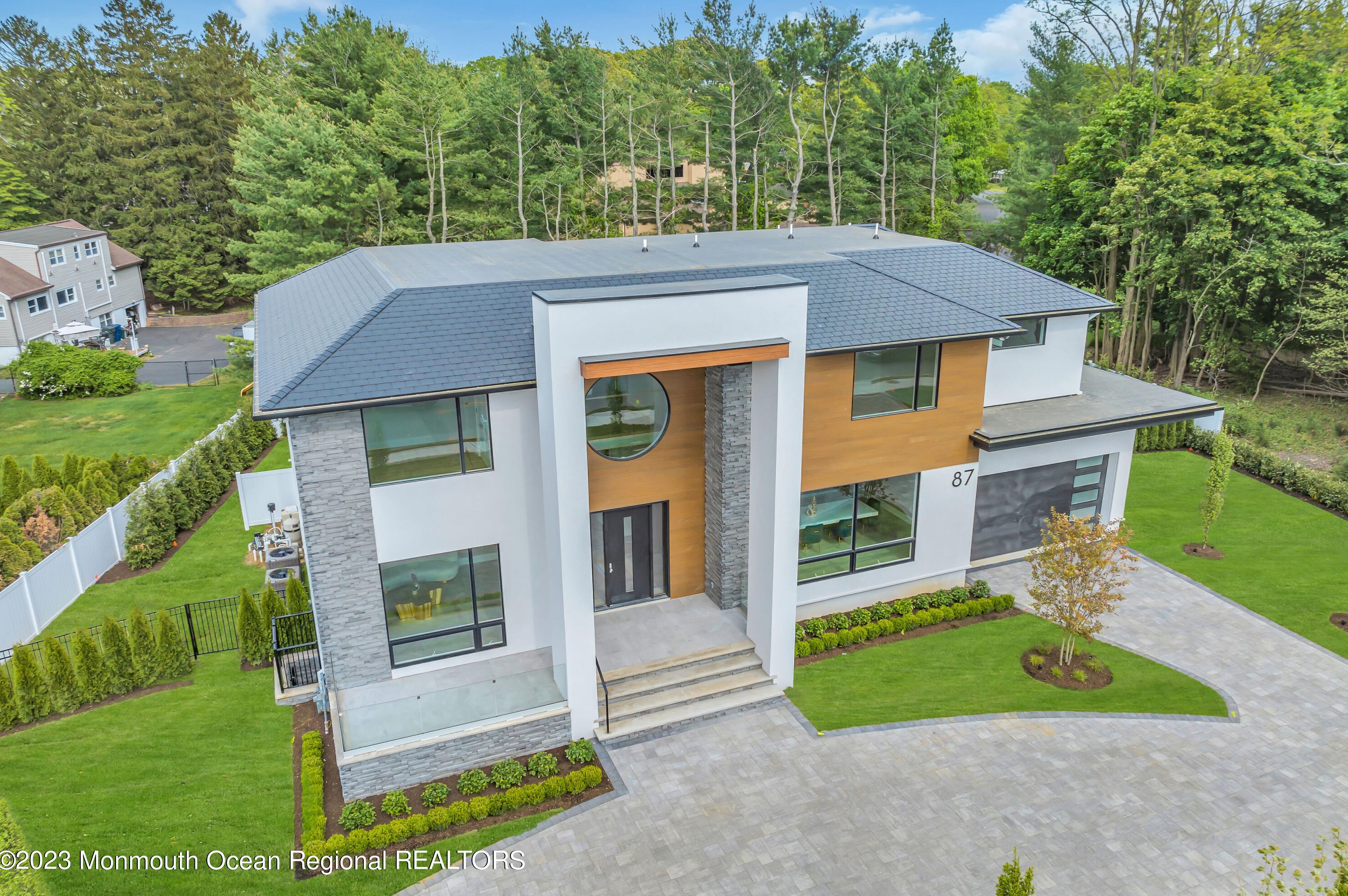 87 Monmouth Rd, Oakhurst, NJ 07755-1635