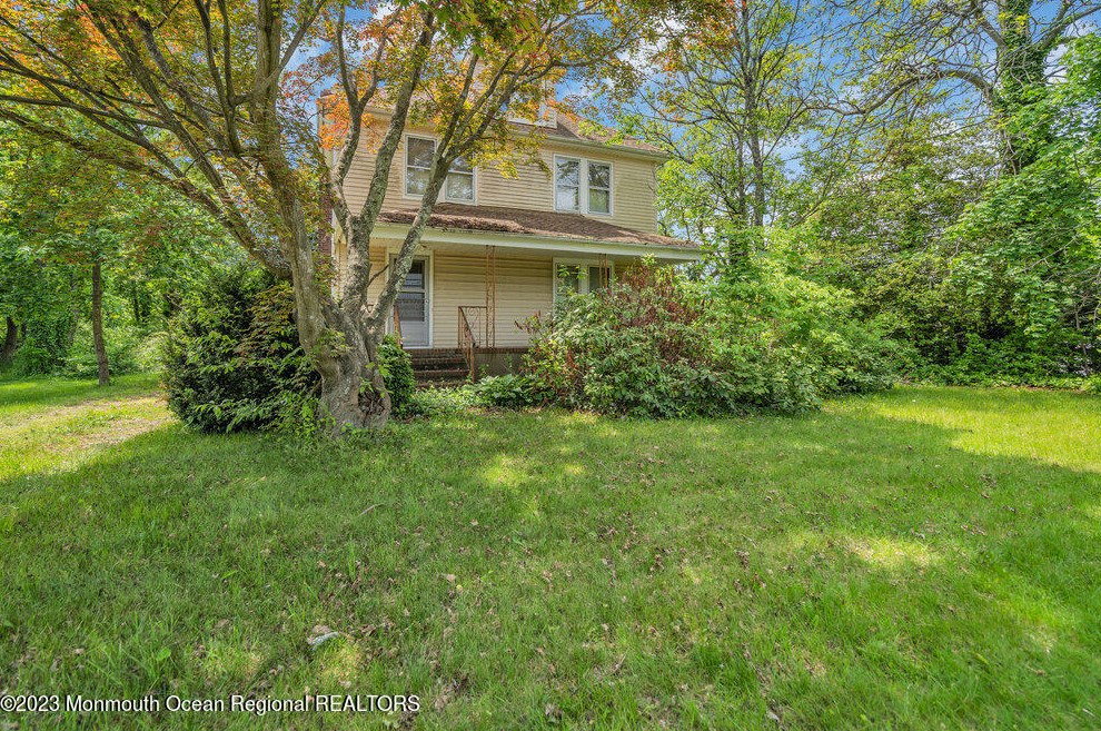 1392 Lanes Mill Rd, Lakewood, NJ 08701