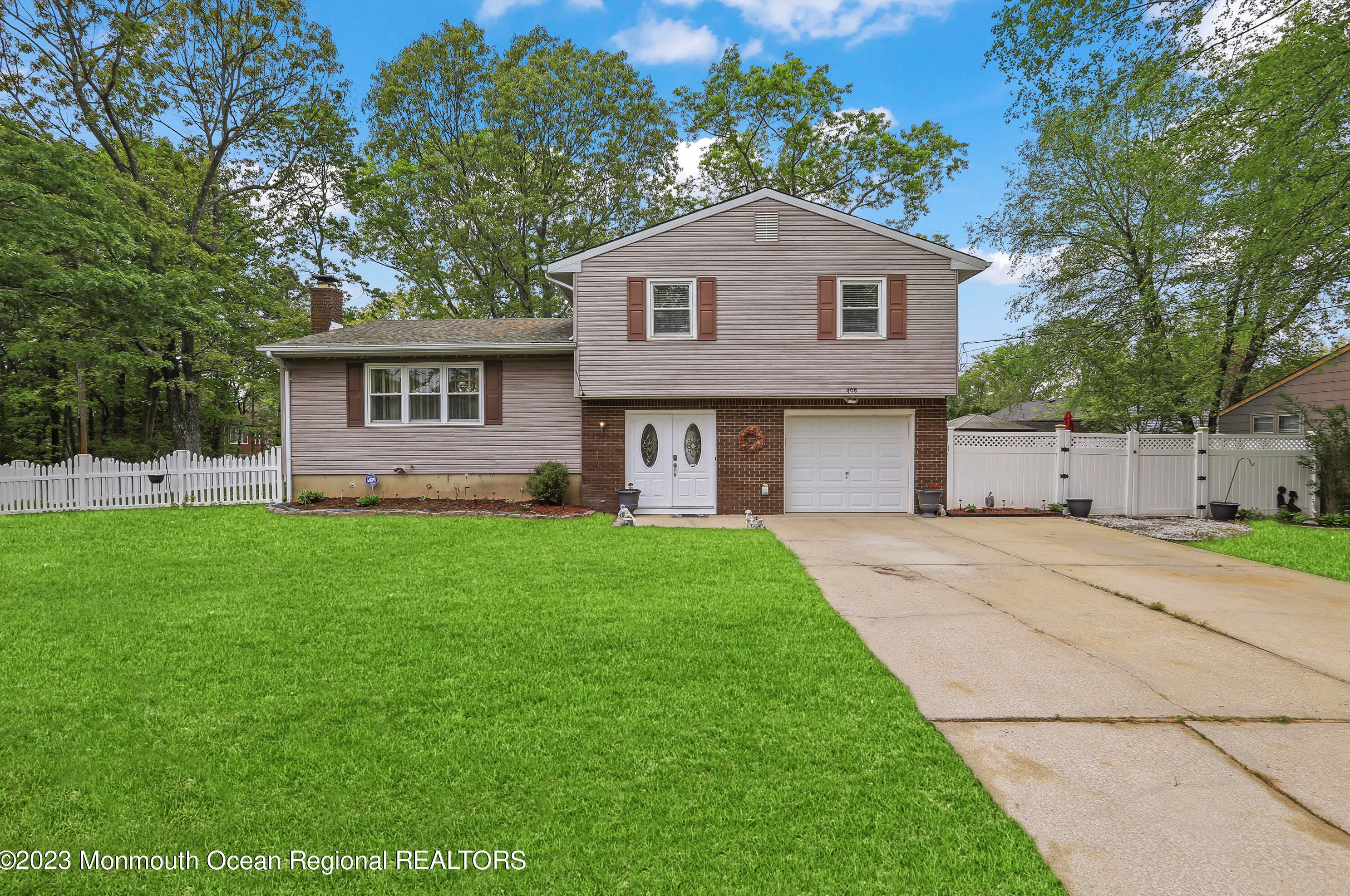 408 Penn Ave N, Lacey, NJ 08731