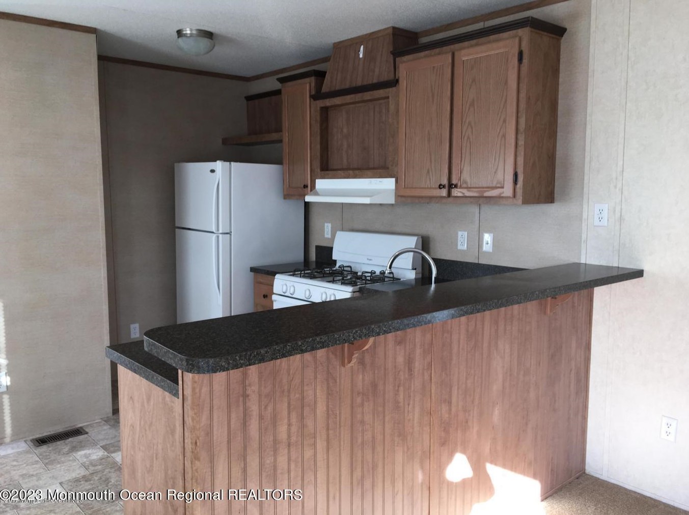 20 Monique Cir, Hazlet, NJ 07730