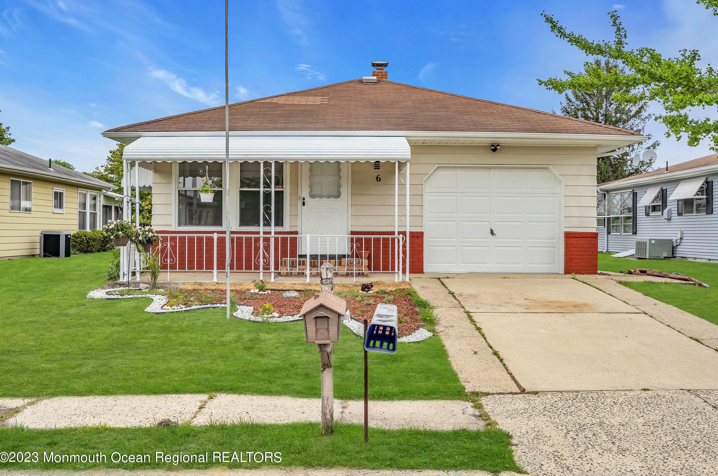 6 Nelson Ct, Toms River, NJ 08757