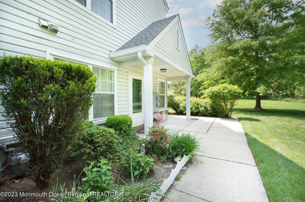 16 Santa Fe Ct, Tinton Falls, NJ 07712