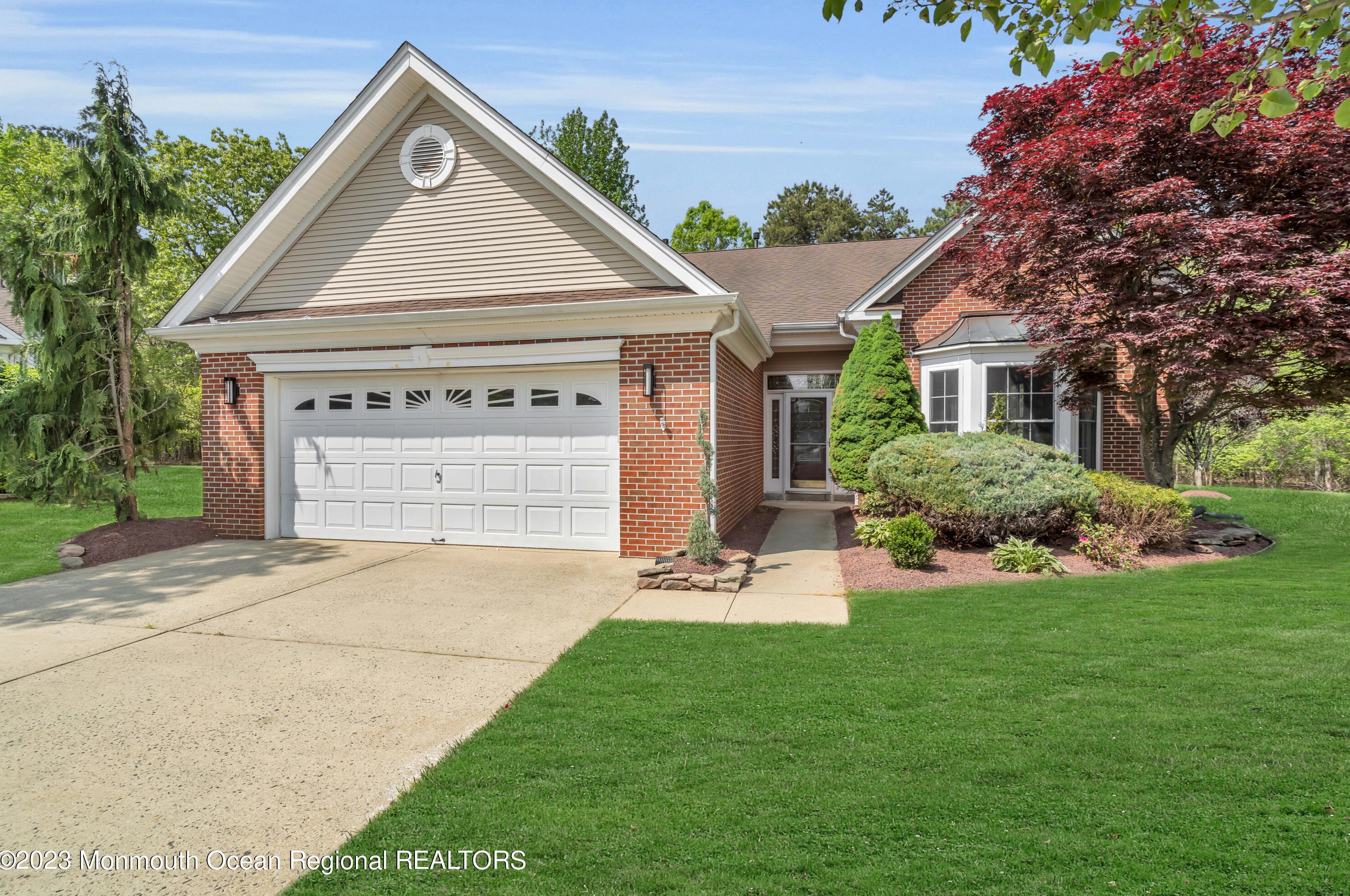 8 Oakhill Ct, Jackson Twp, NJ 08527