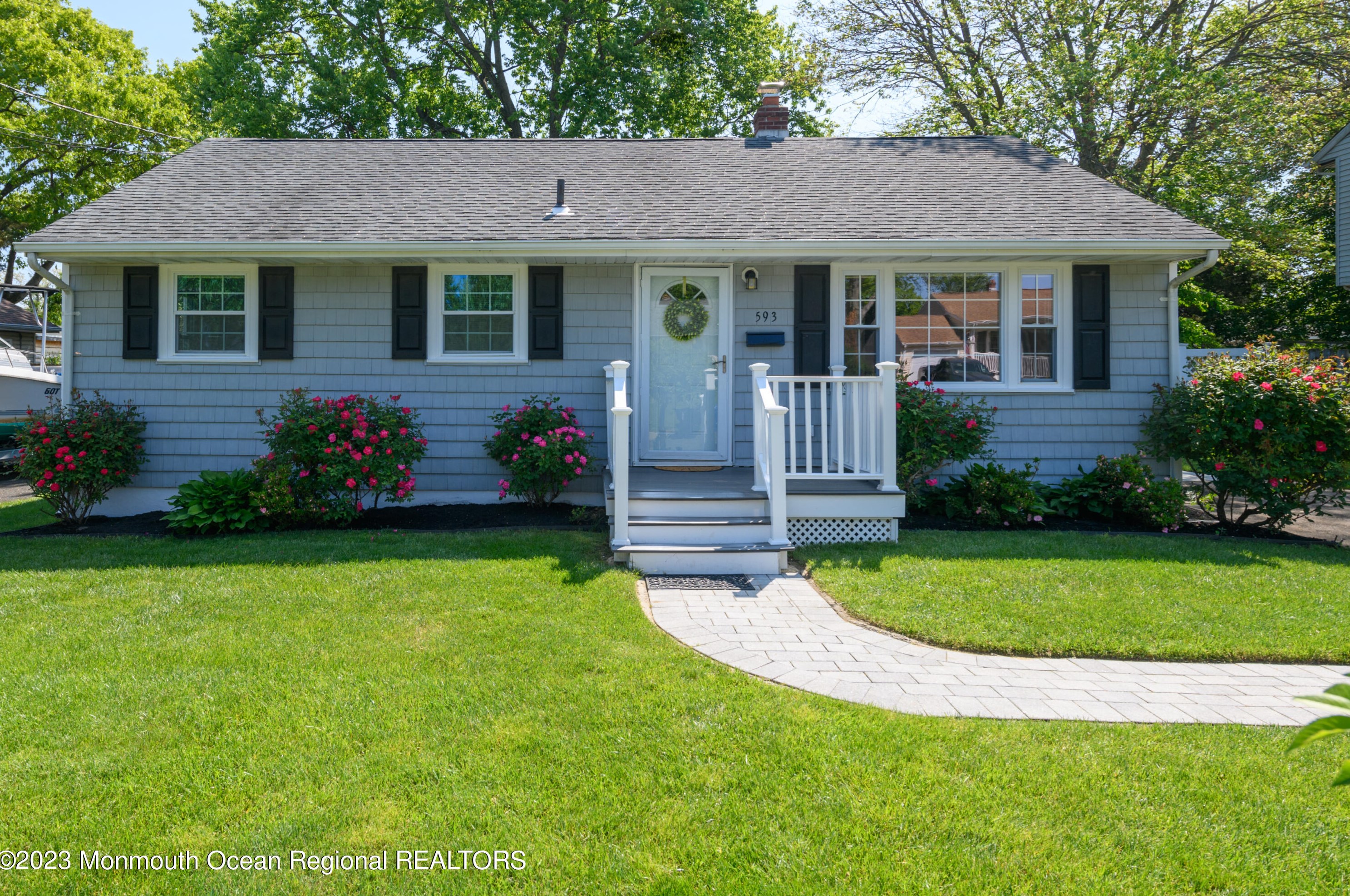 593 Turner Dr, Belford, NJ 07718
