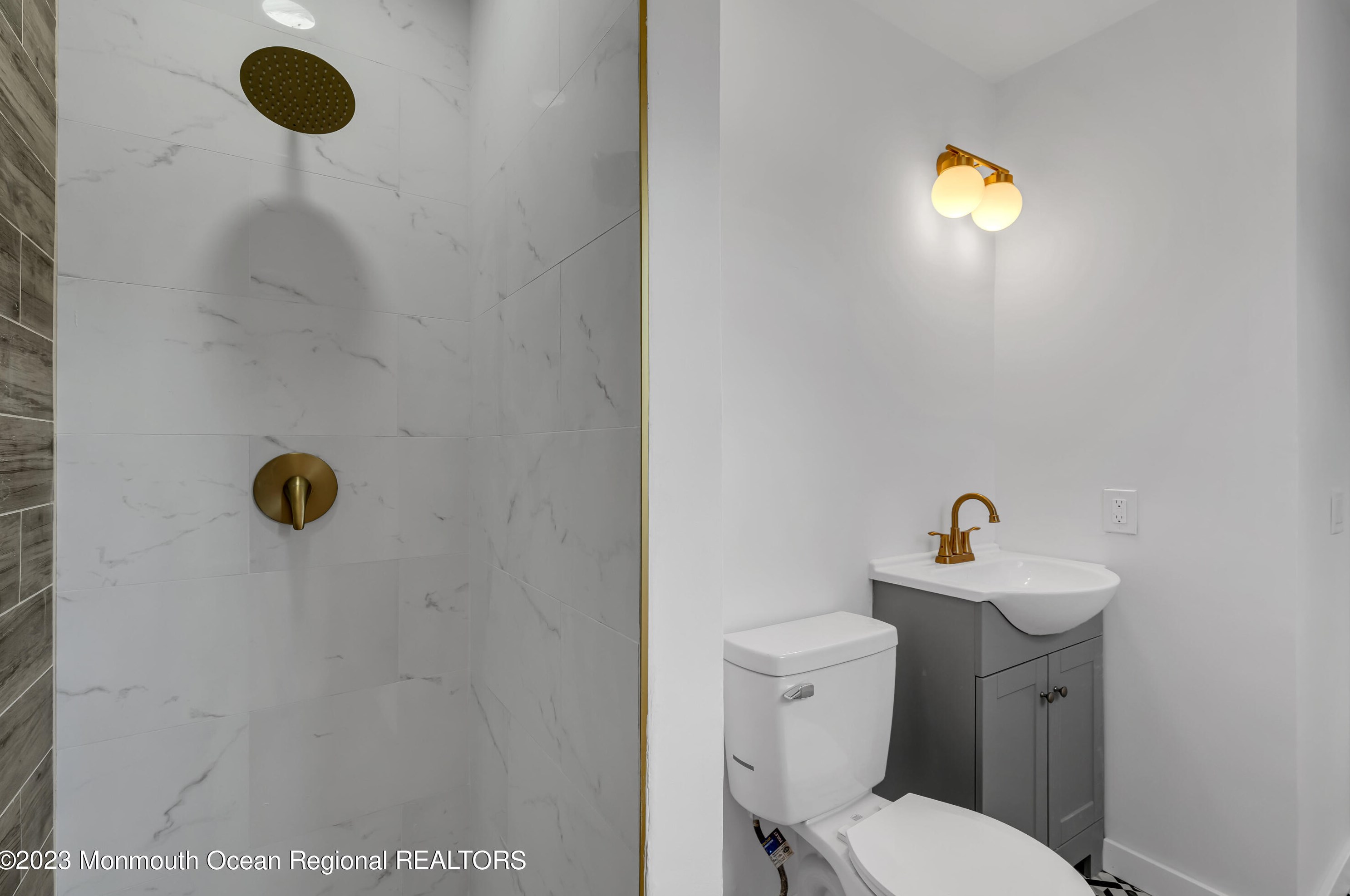 16 Wakan Ct, Toms River NJ  08757-6245 exterior