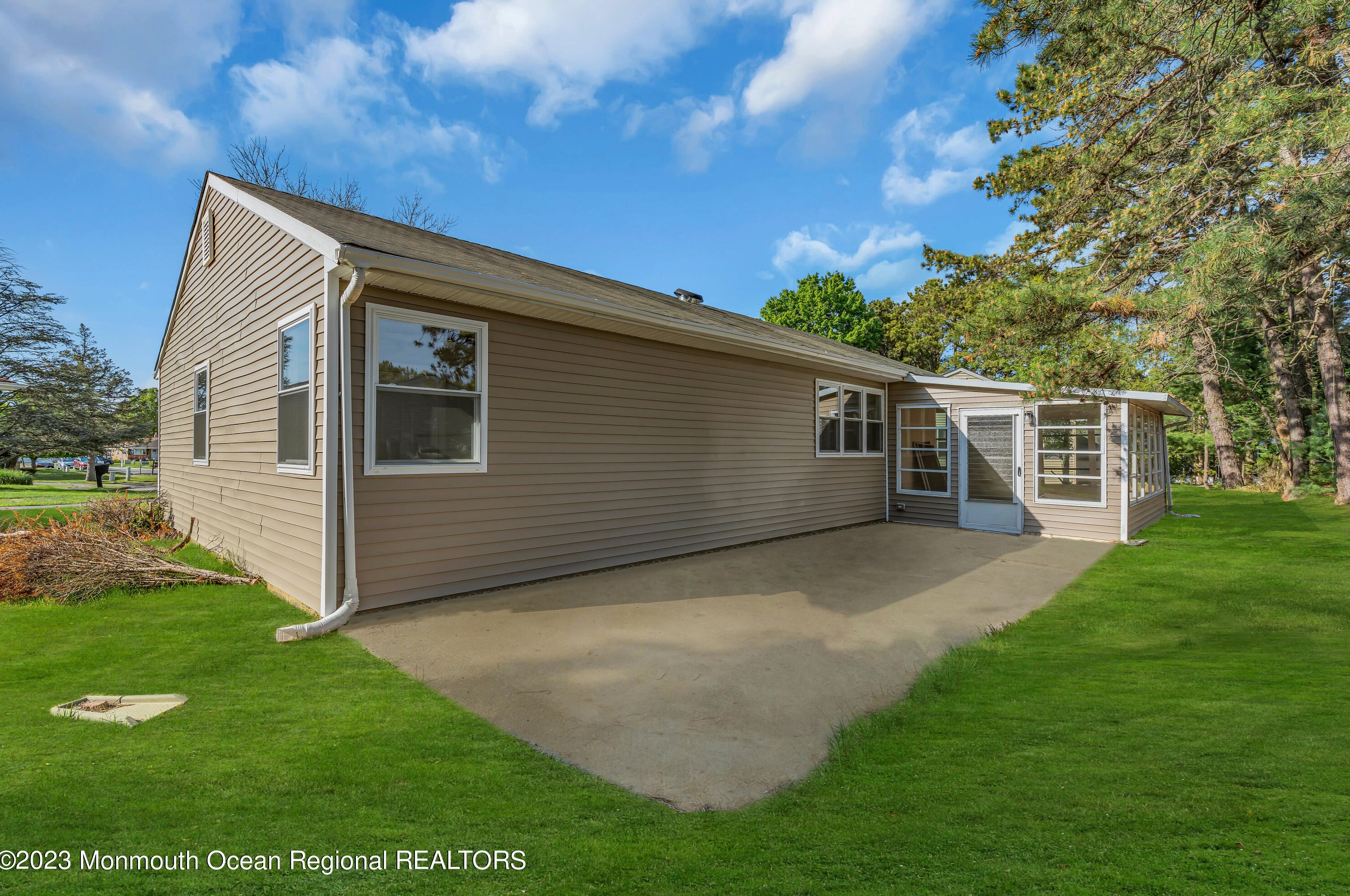 16 Wakan Ct, Toms River NJ  08757-6245 exterior