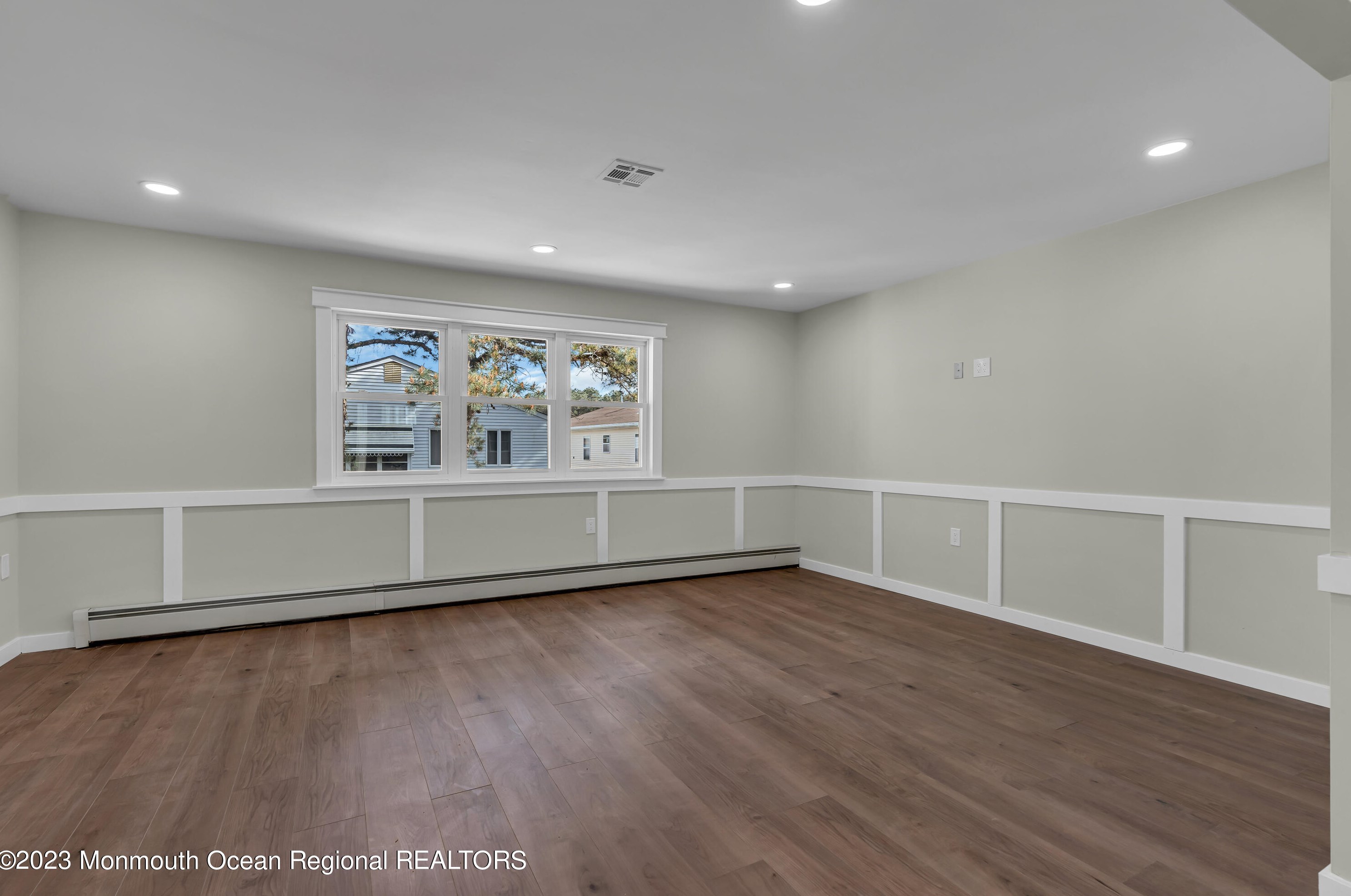 16 Wakan Ct, Toms River NJ  08757-6245 exterior