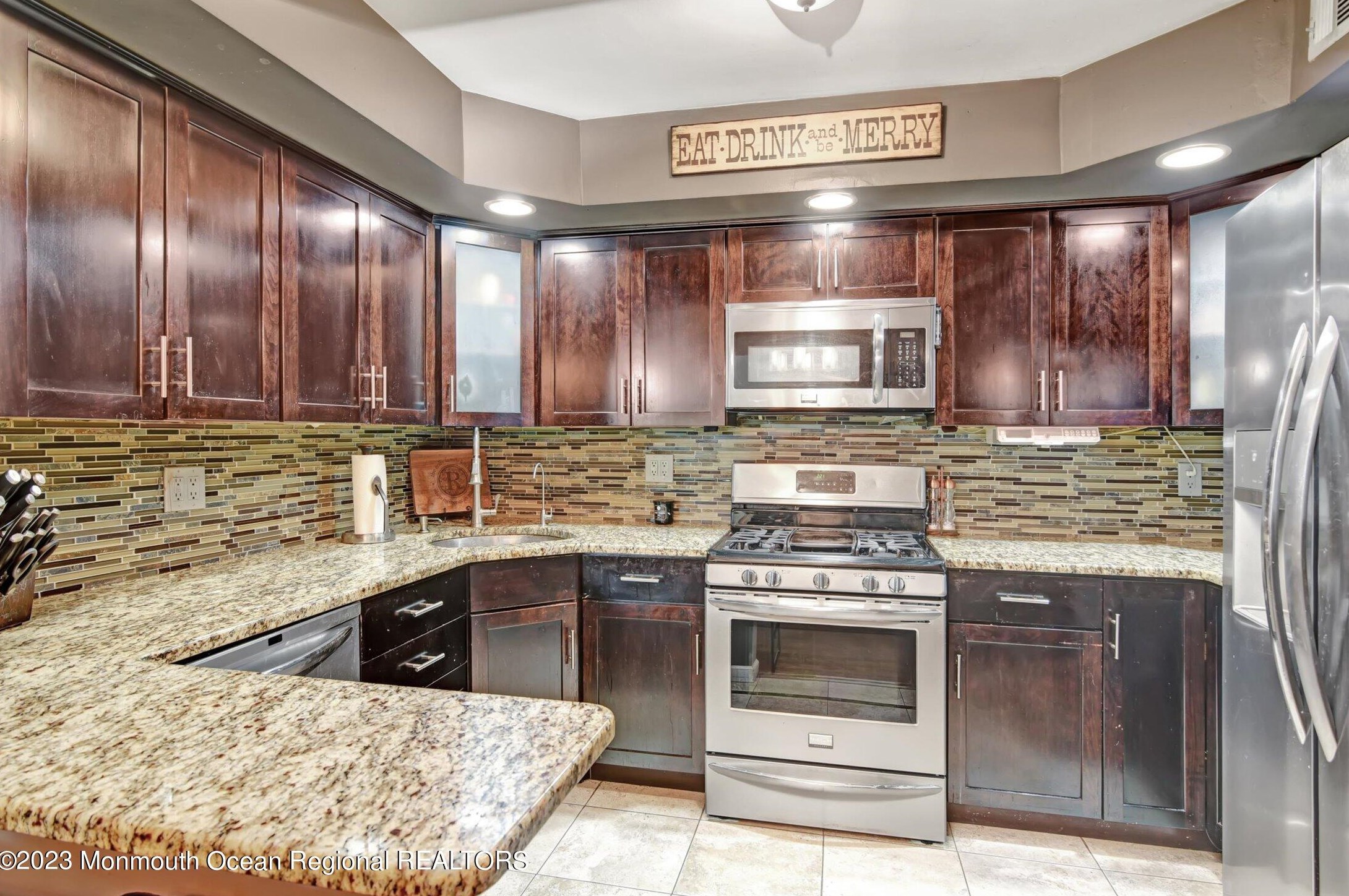 231 Grant Ave, Pompton Lakes NJ  07442-1100 exterior