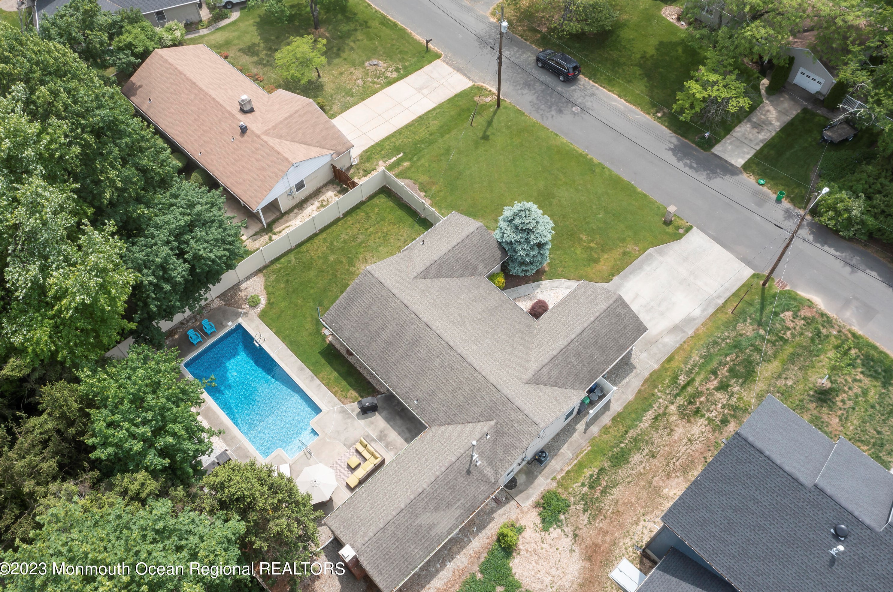31 Woodbrook Dr, Matawan, NJ 07747