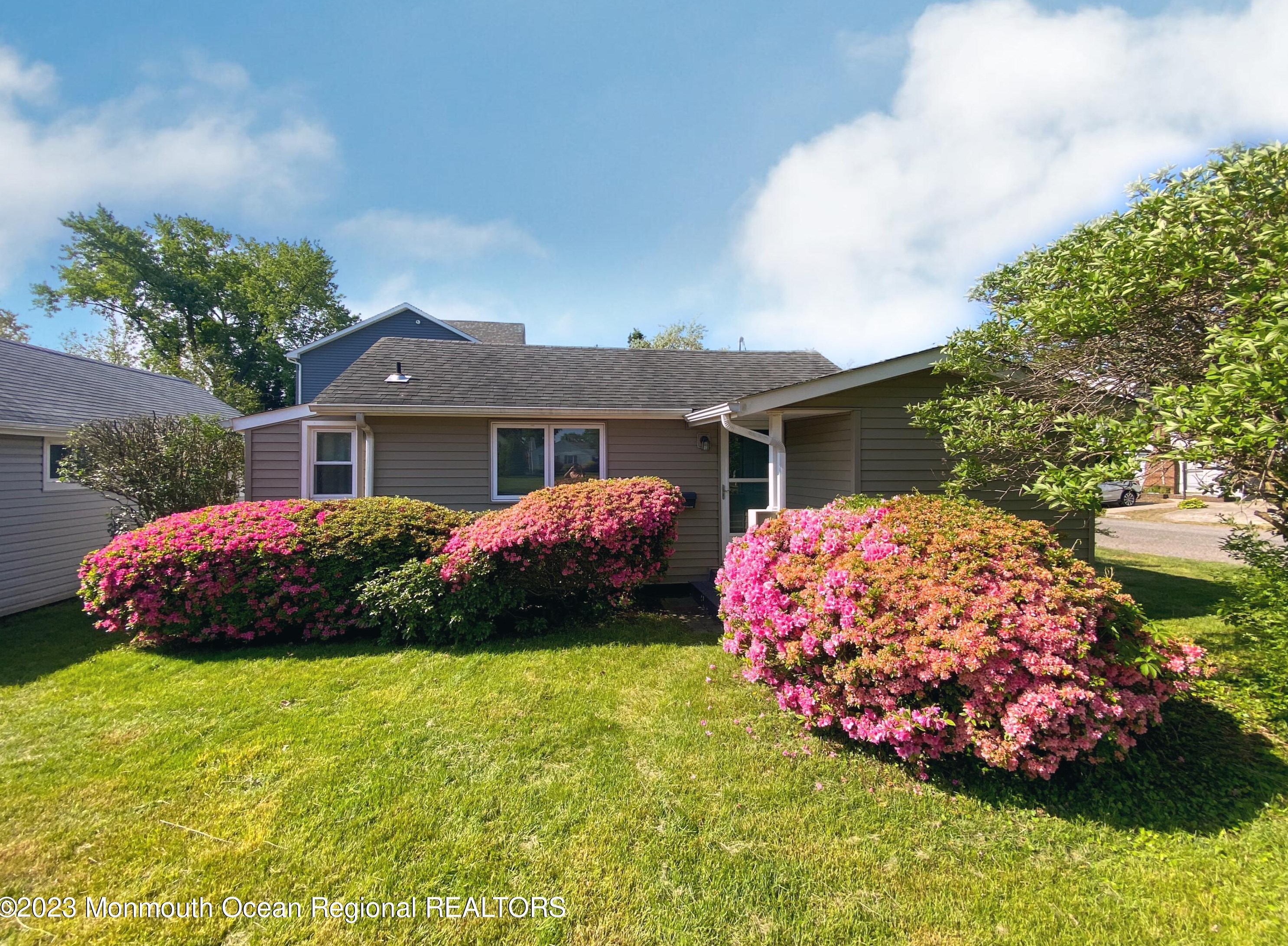 118 6th Ave, Wall Township, NJ 07762-1803