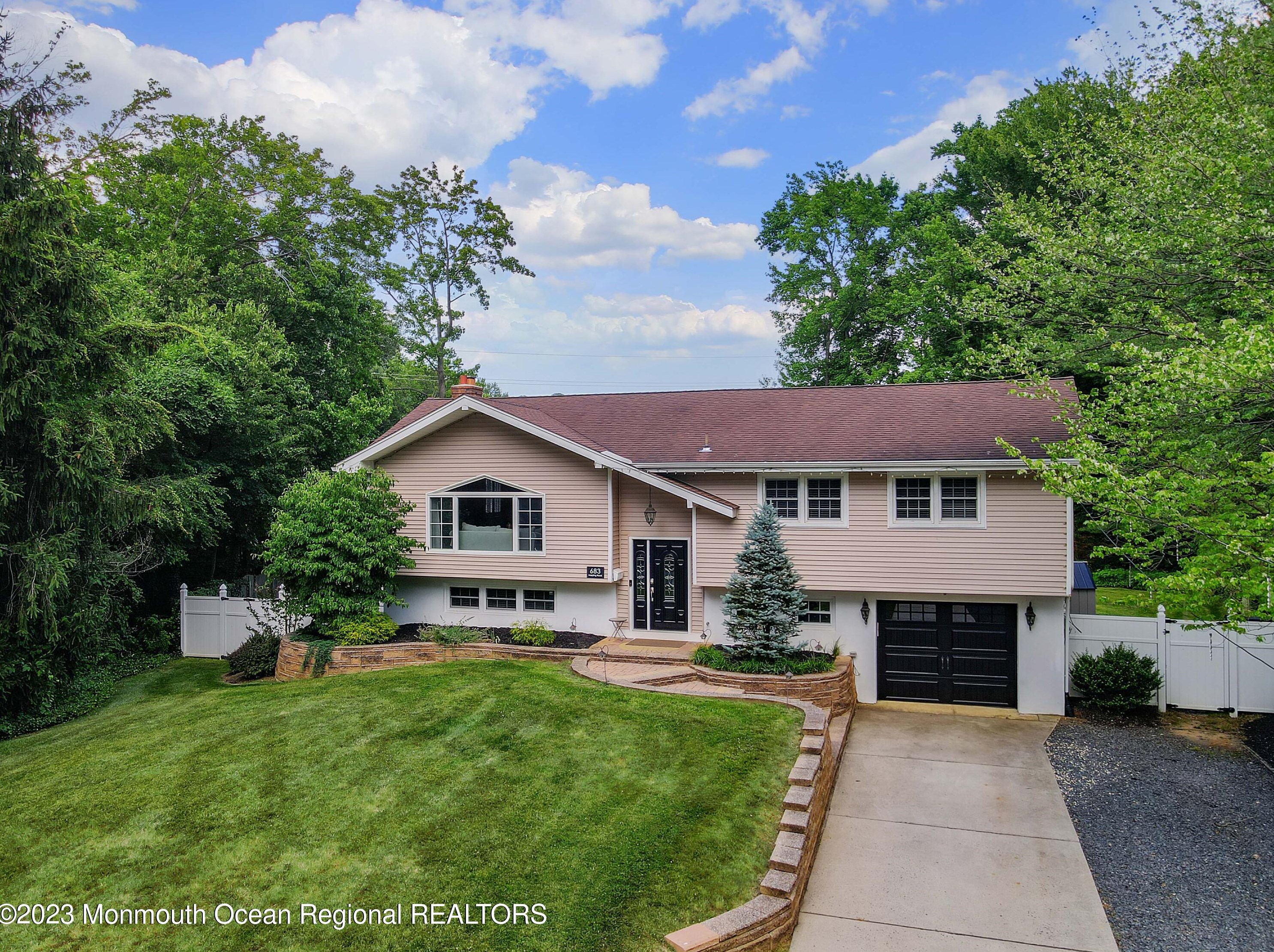 683 Hopping Rd, Belford, NJ 07718