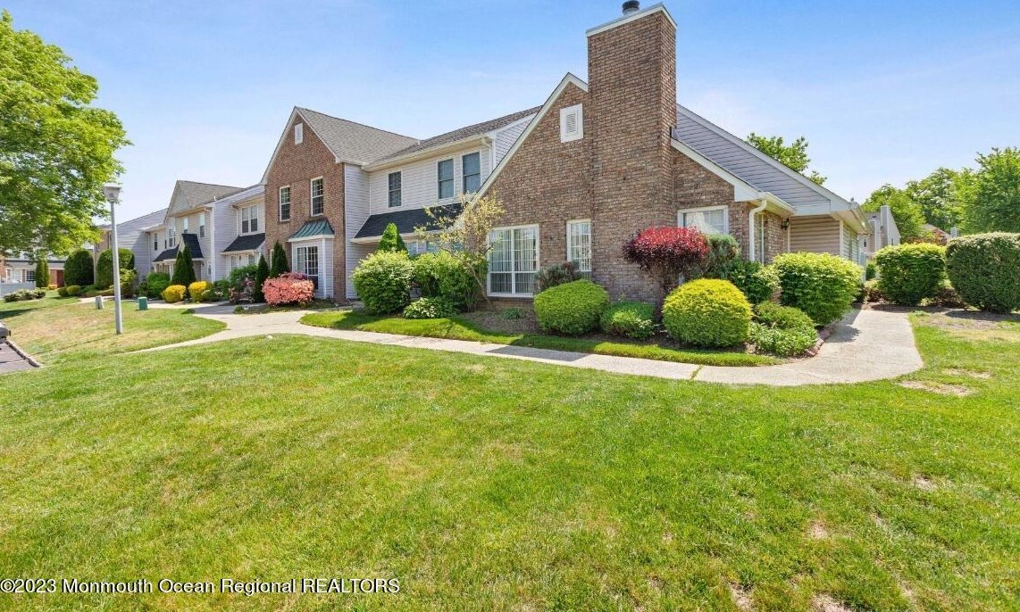 333 Devon Pl, Morganville, NJ 07751