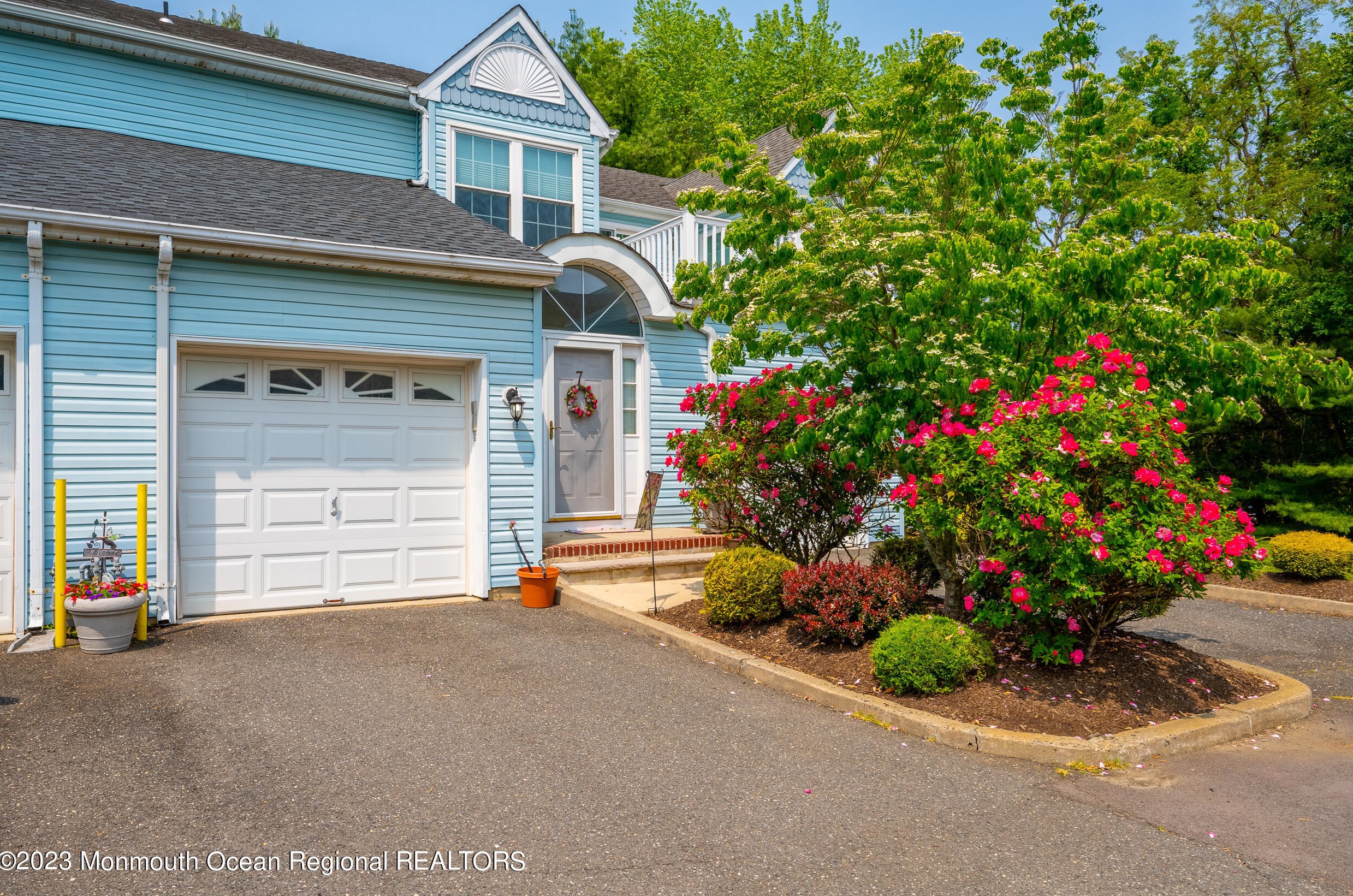 7 Colonial Square, Middletown, NJ 07748