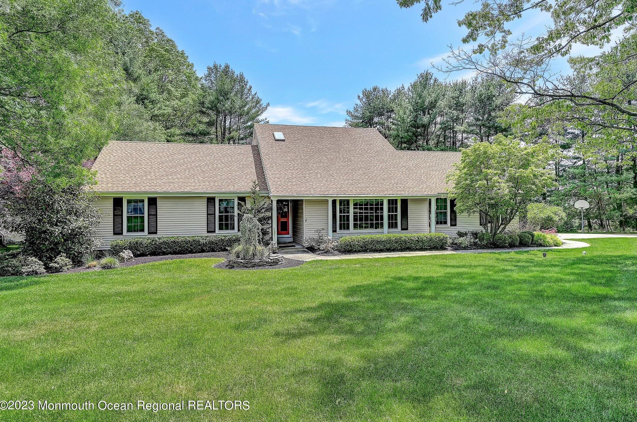 6 Ashley Dr, Holmdel Village, NJ 07733