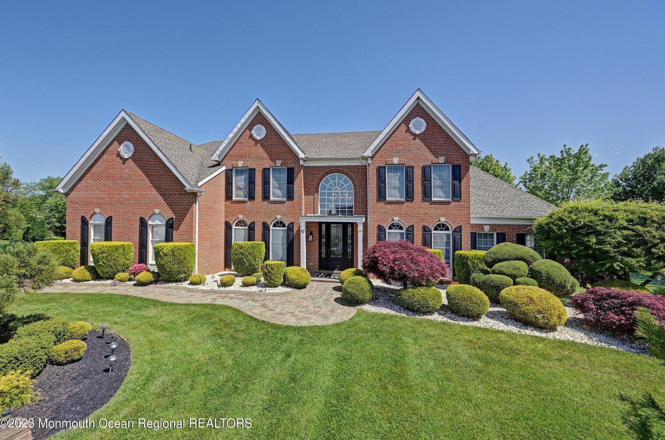 19 Princeton Ovl, East Freehold, NJ 07728