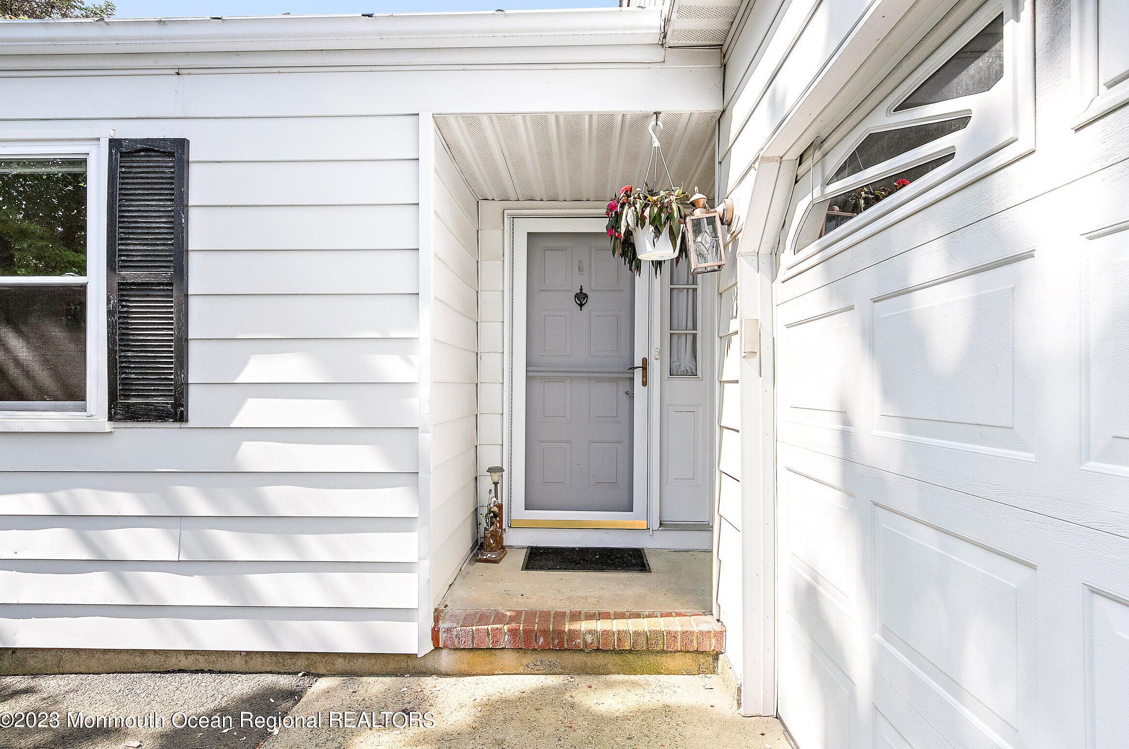 17 Linstead Ct, Toms River, NJ 08757