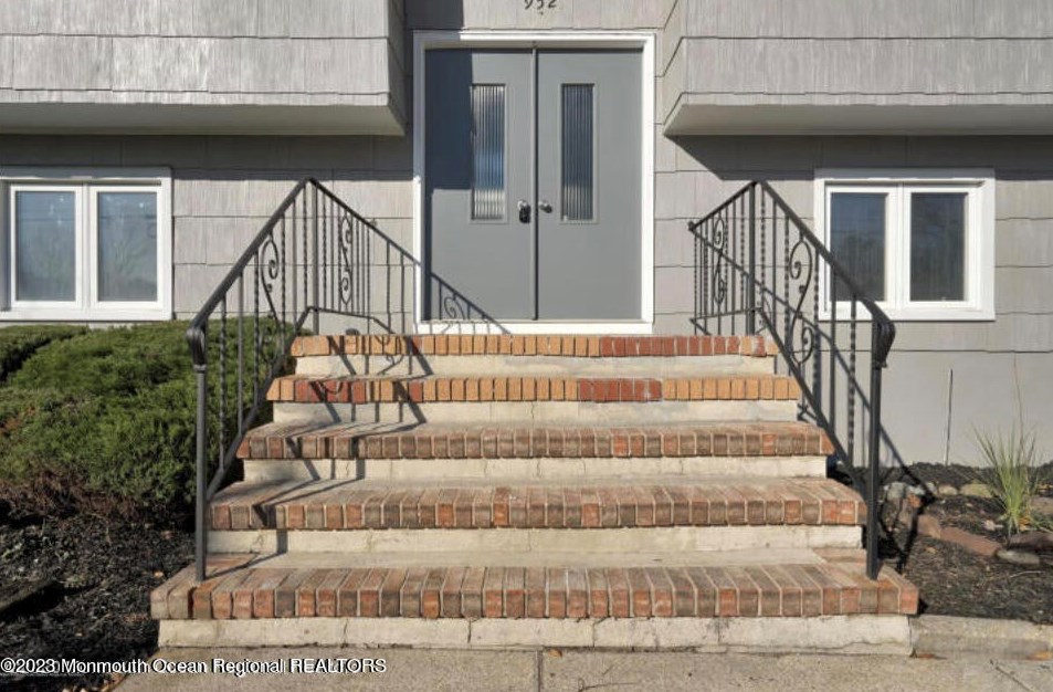 952 Spray Ave, Beachwood, NJ 08722