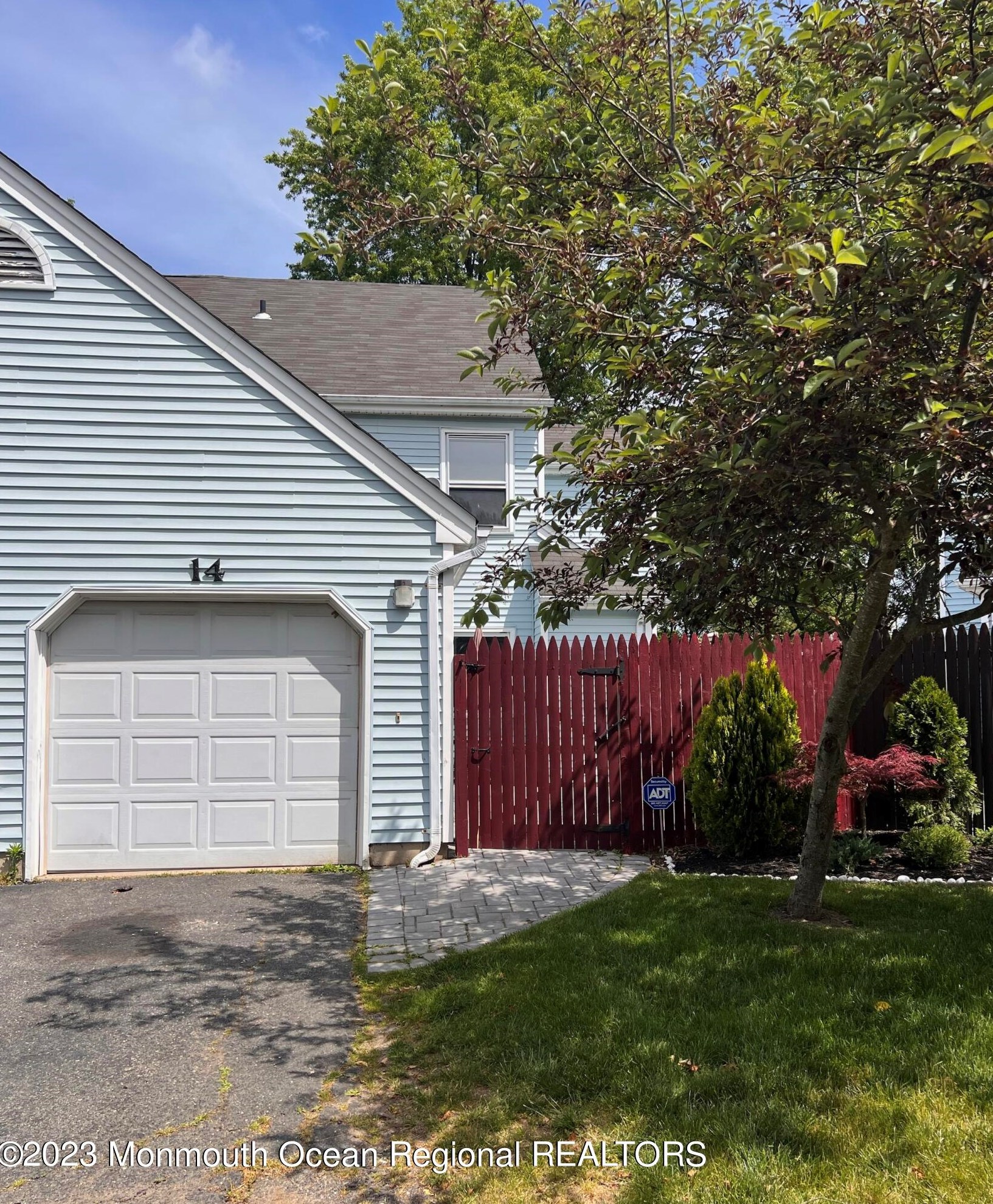 14 Whittier Ct, East Freehold, NJ 07728