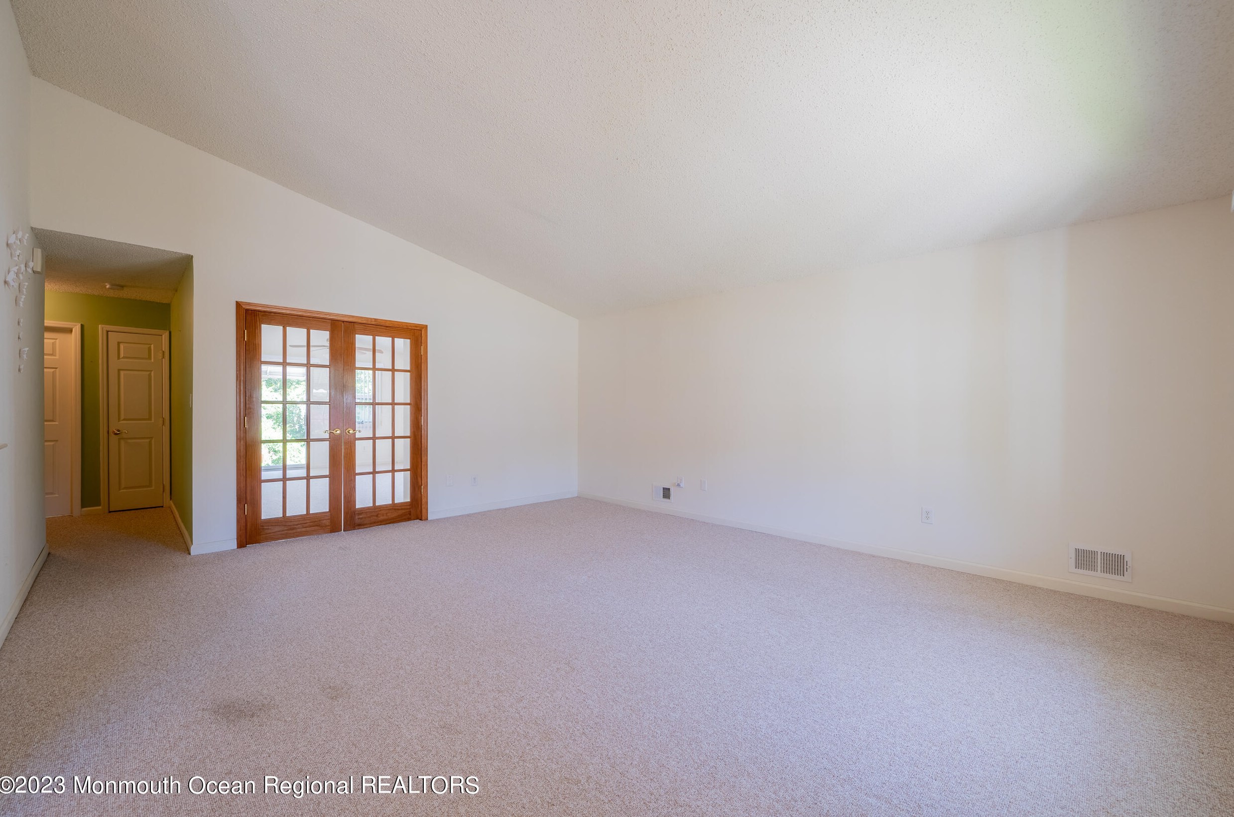37 Seaview Ave, Bricktown, NJ 08723