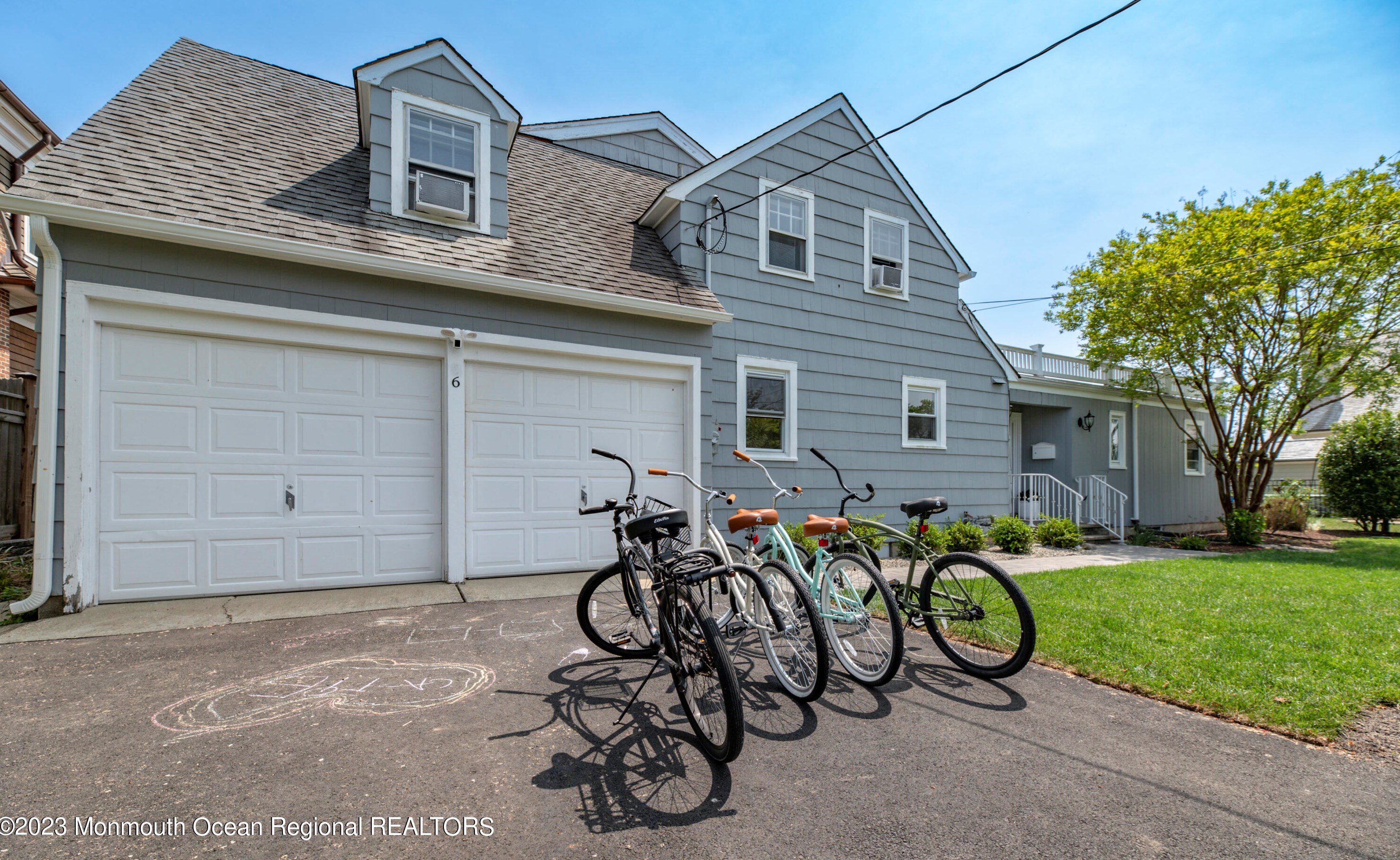 6 Crescent Dr, Brielle, NJ 08730