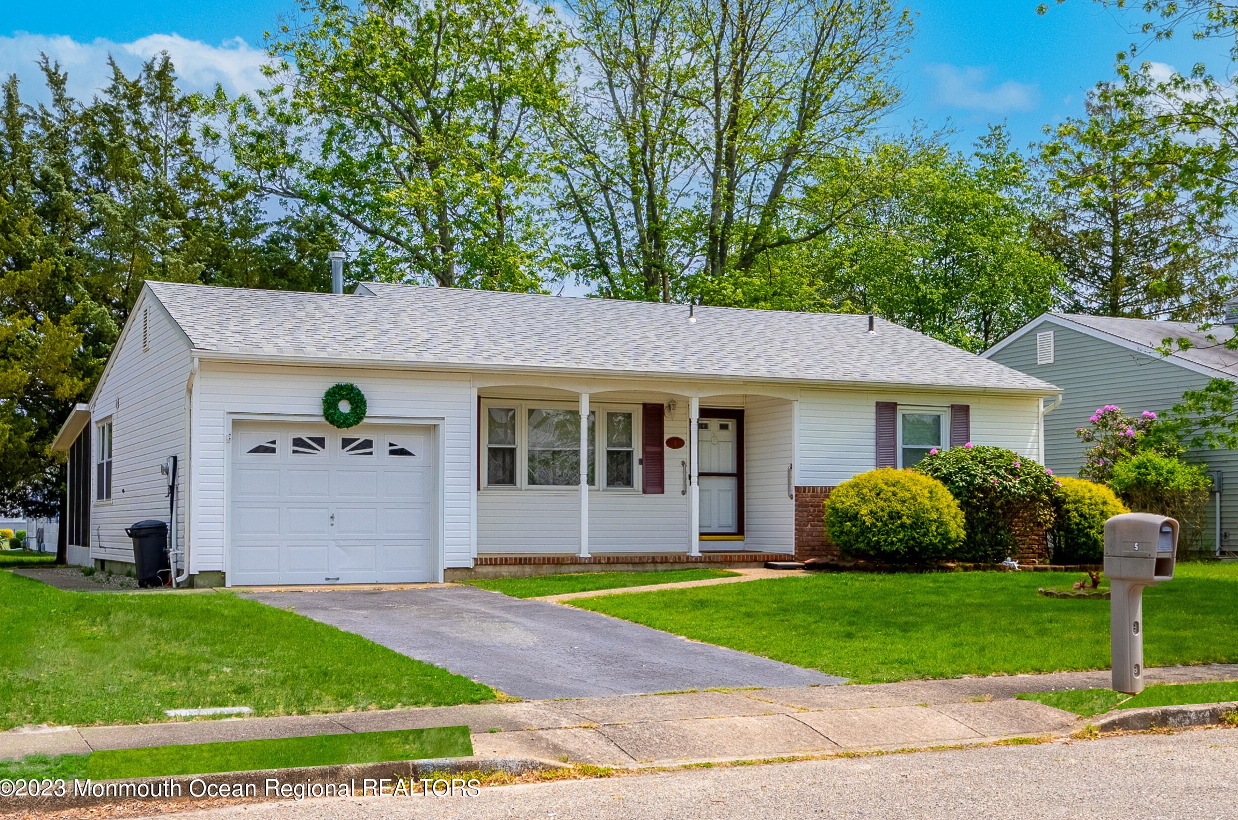 5 Gower Rd, Toms River, NJ 08757