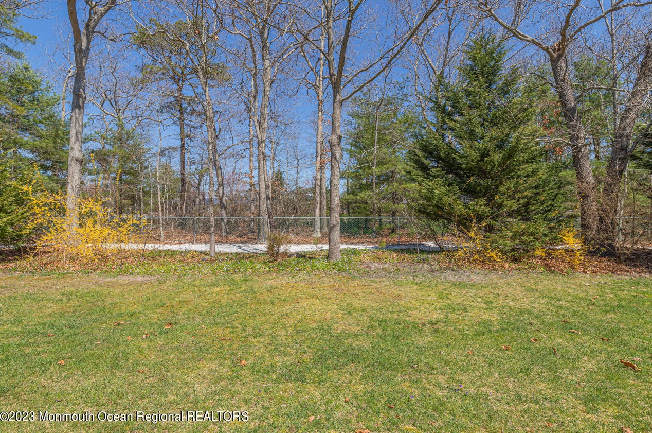 131 Westchester Dr, Tuckerton NJ  08087-3015 exterior