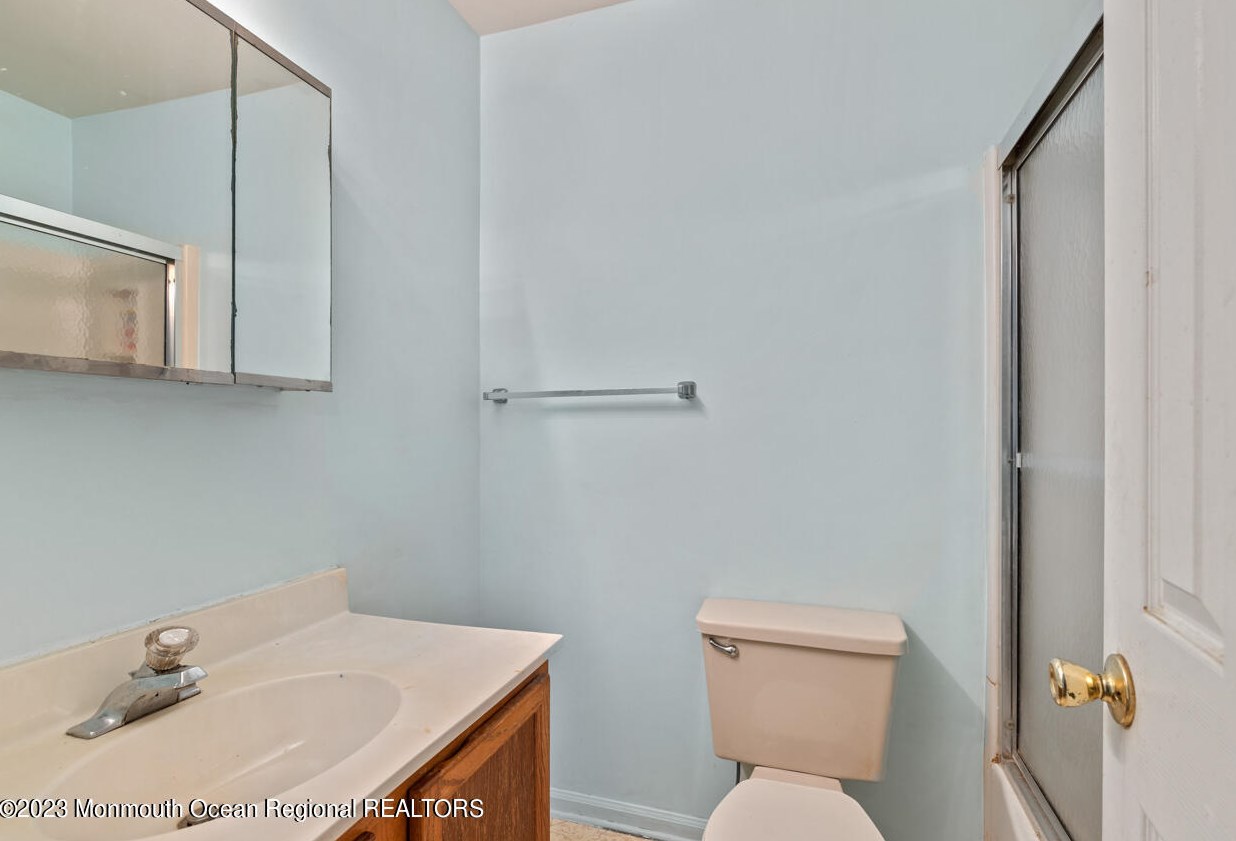 131 Westchester Dr, Tuckerton NJ  08087-3015 exterior