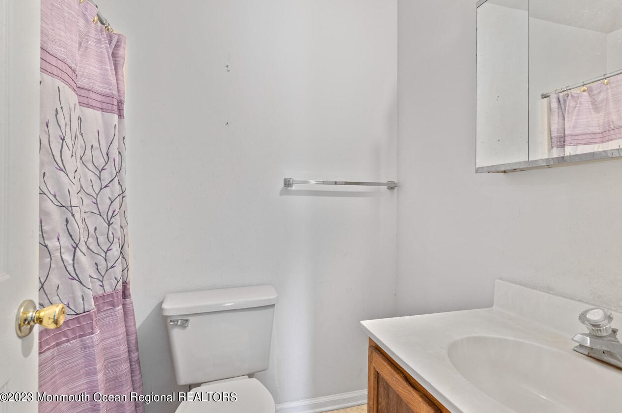 131 Westchester Dr, Tuckerton NJ  08087-3015 exterior