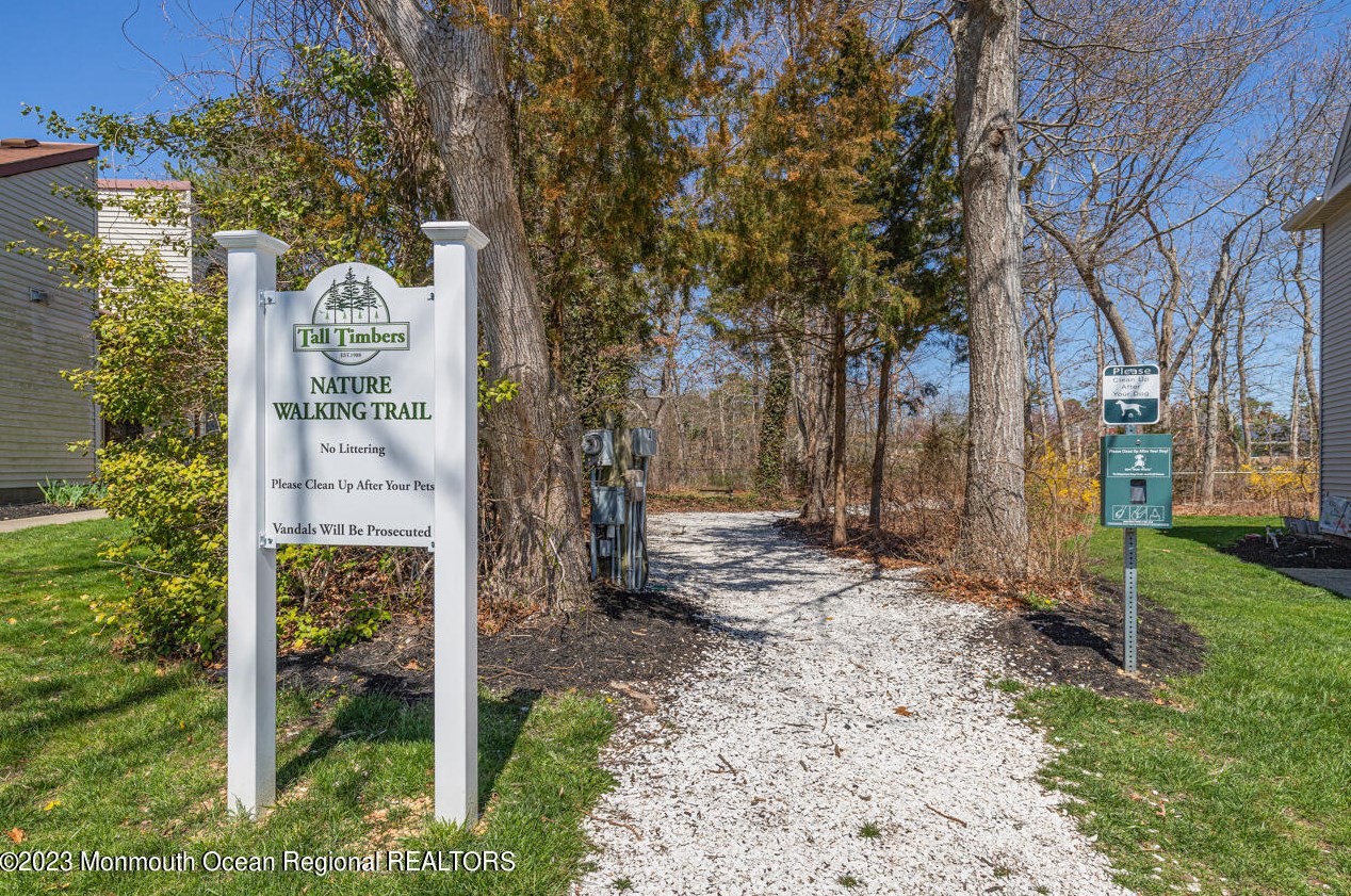 131 Westchester Dr, Tuckerton NJ  08087-3015 exterior