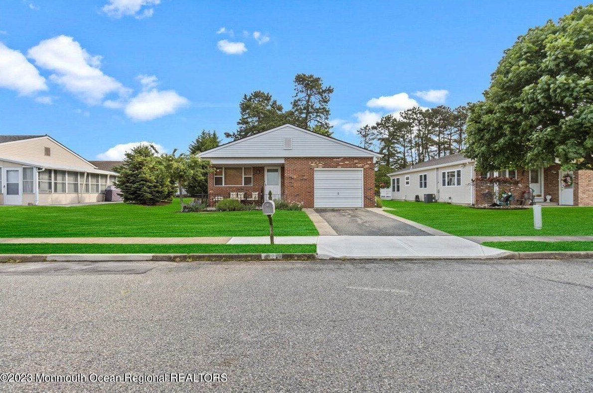 12 Dawn Way, Toms River, NJ 08757
