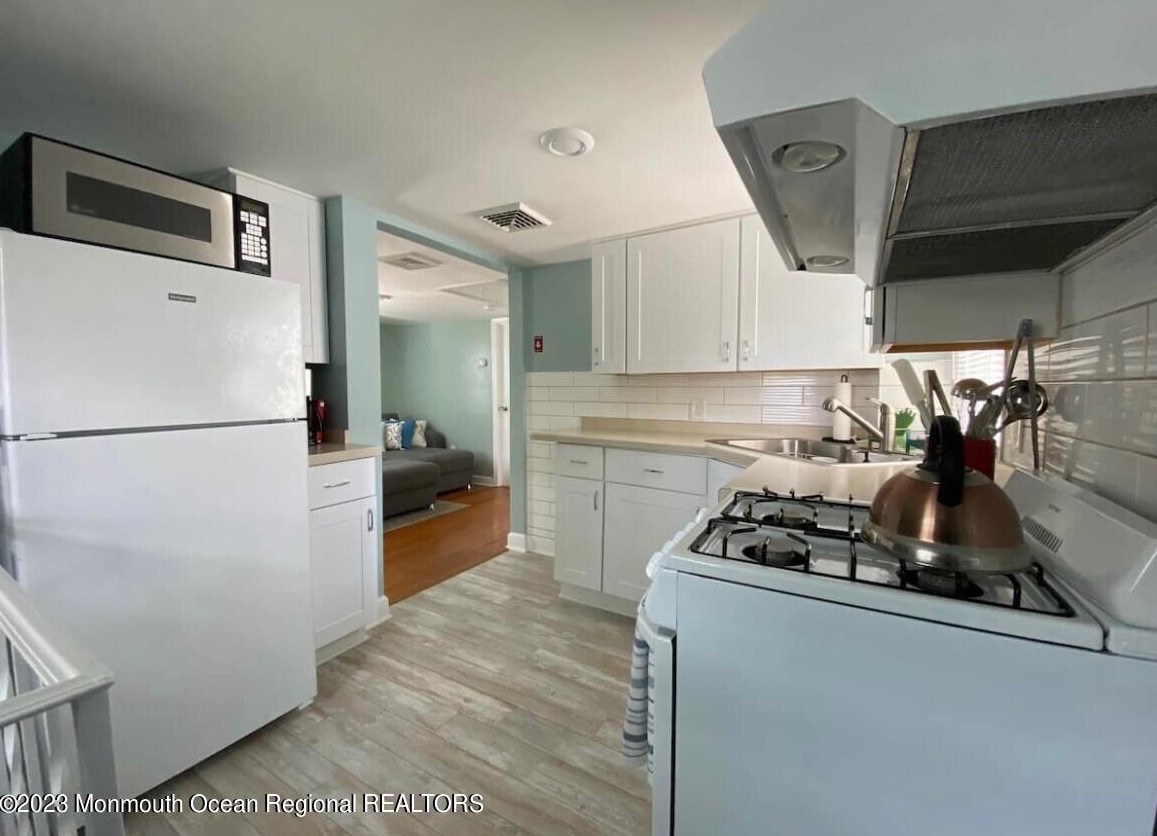 222 Woodland Ln, Avon, NJ 07717