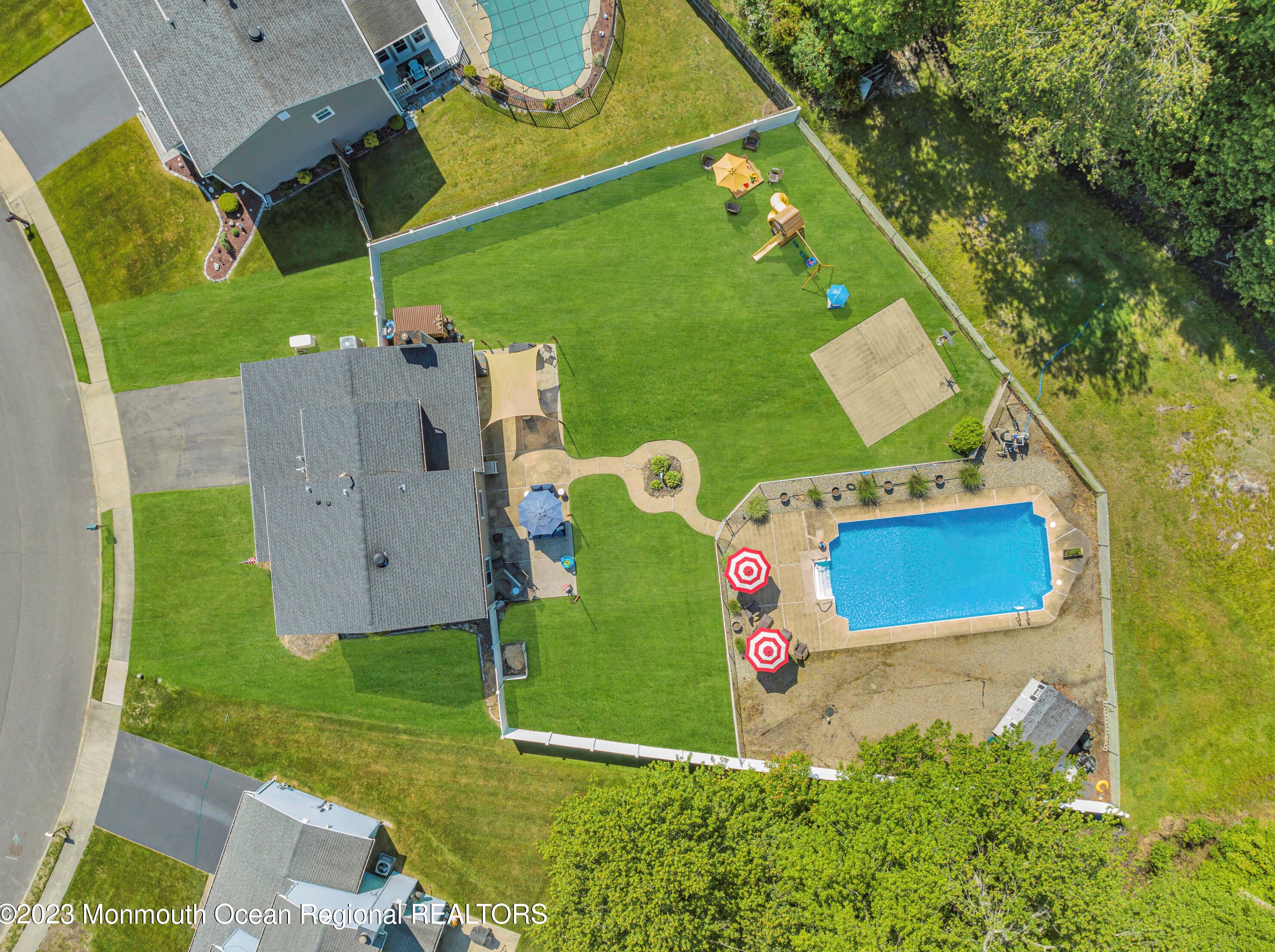 16 Sweetbriar Trl, Wall Township, NJ 07731-2258
