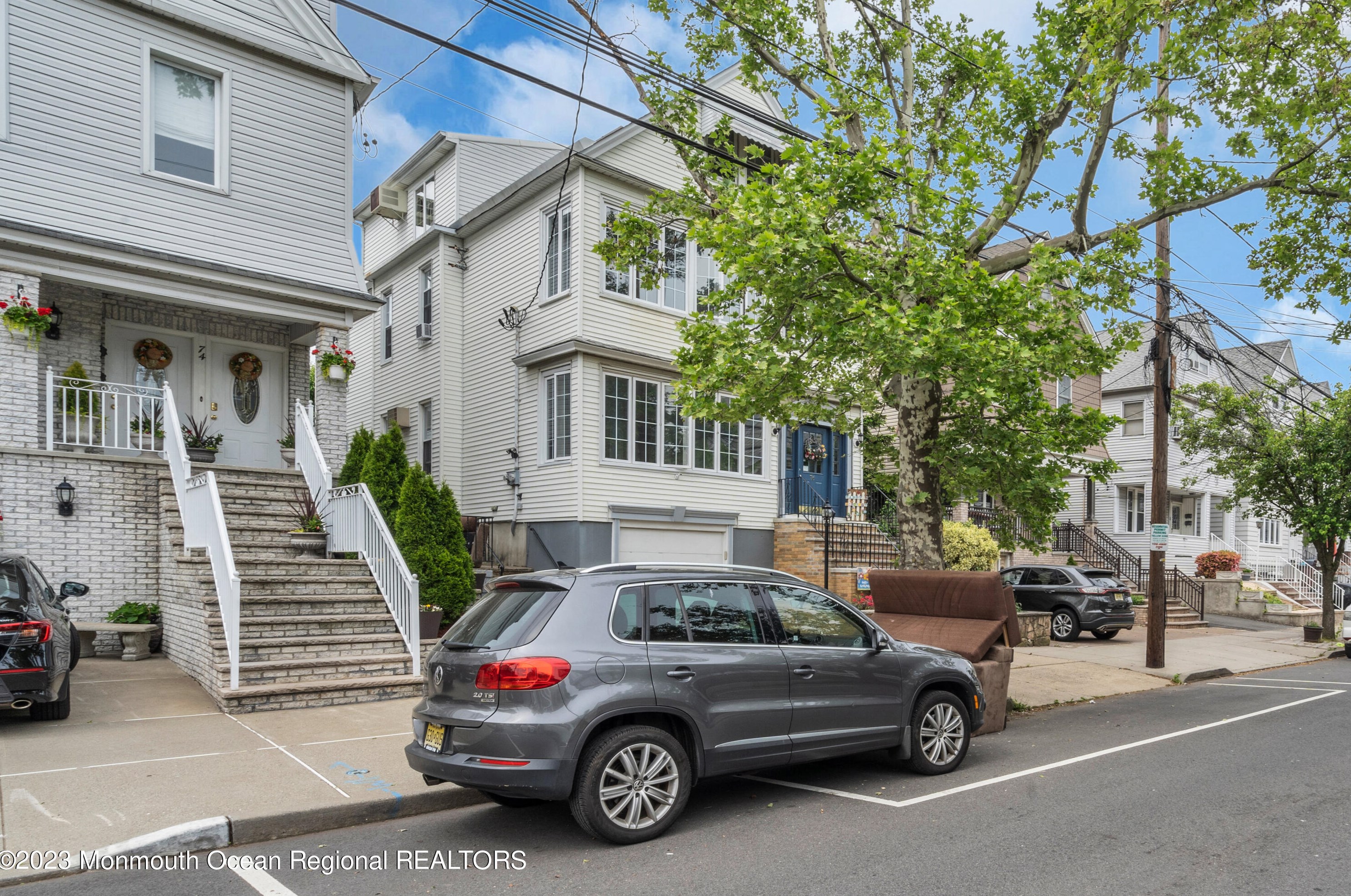 76 W 42nd St, Bayonne, NJ 07002