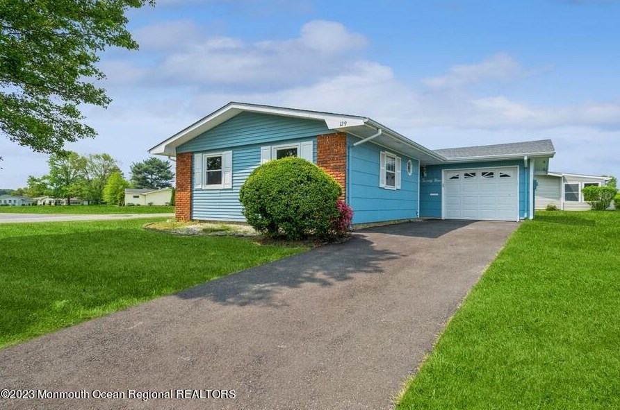 129 Whittier Rd, Bricktown, NJ 08724