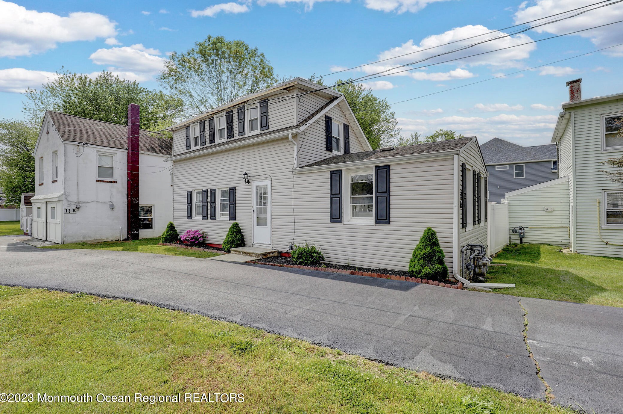 12 Main St, Millstone Township, NJ 07726