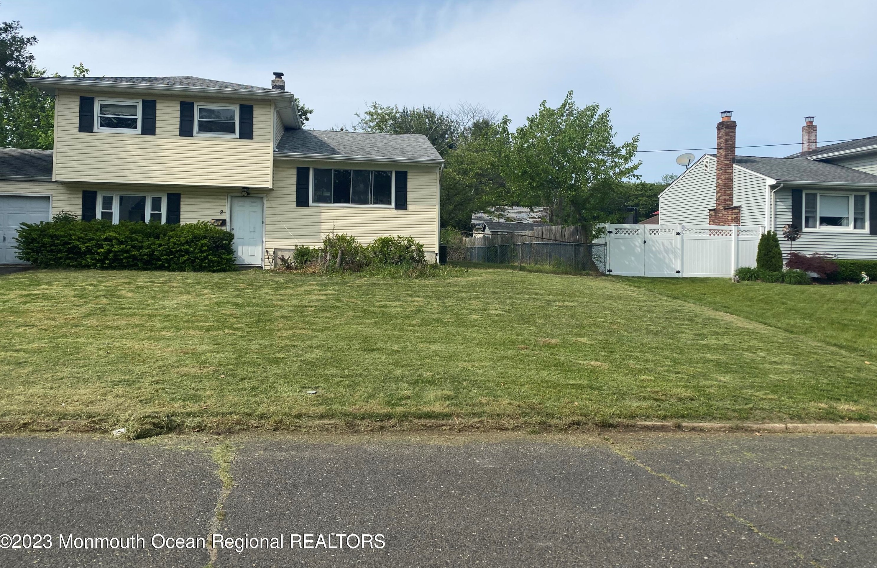 2 Garrett Pl, Middletown, NJ 07748