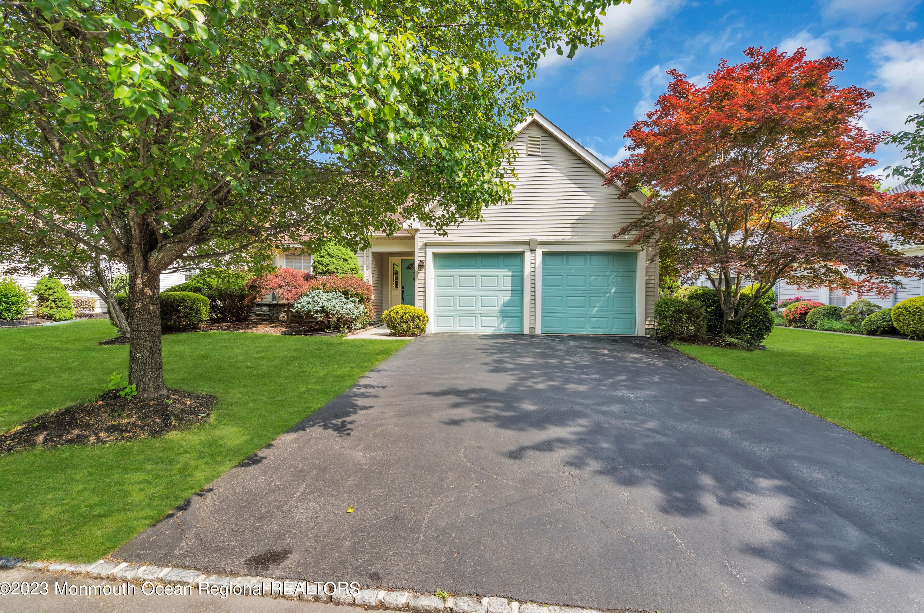 8 Rosewood Ct, Lakewood, NJ 08701