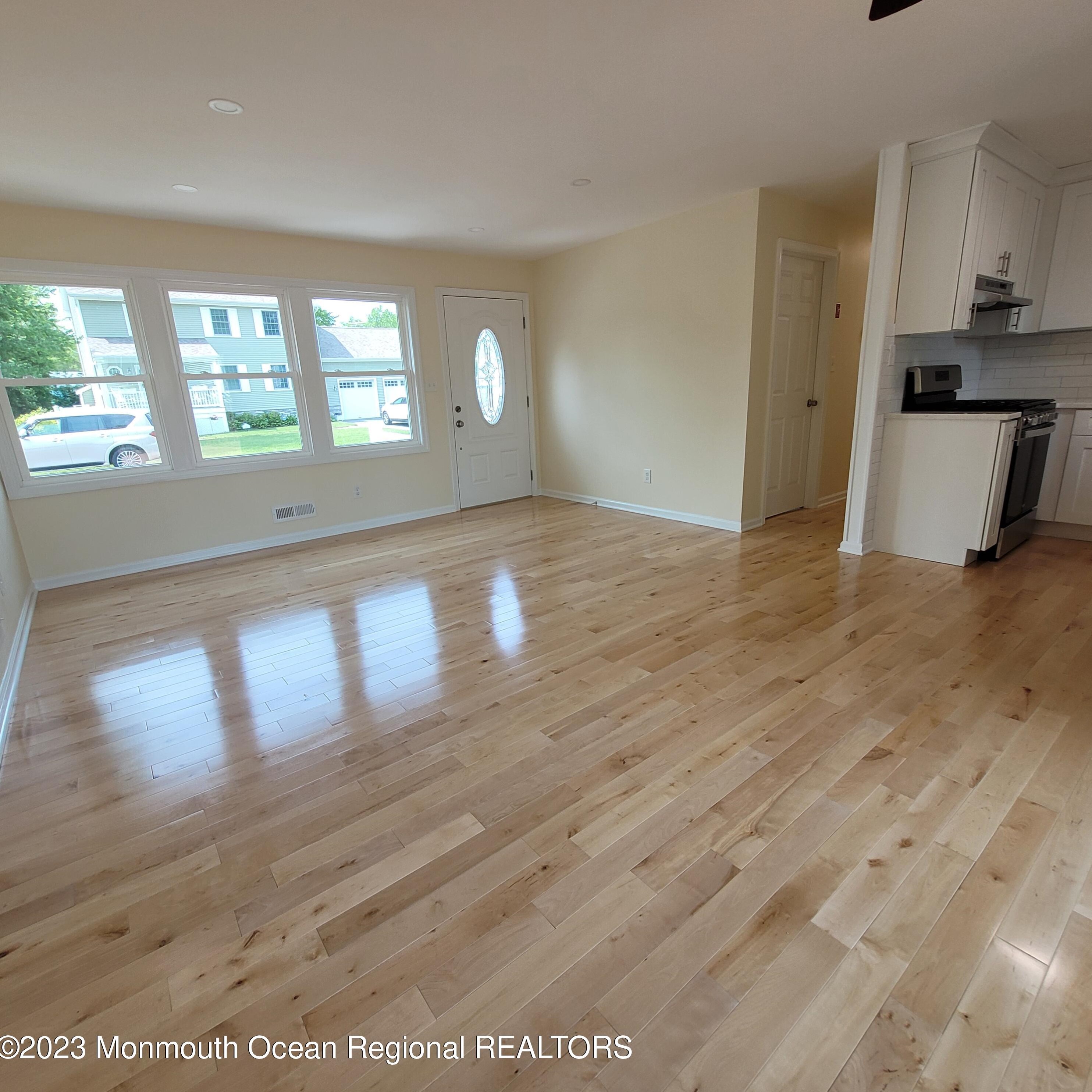 65 Venice Dr, Bricktown, NJ 08723
