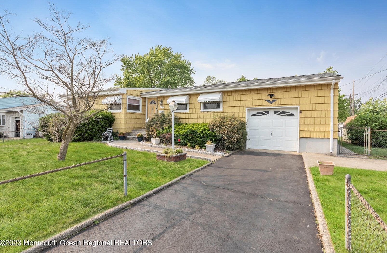 1 Georgetown Ln, Hazlet, NJ 07730