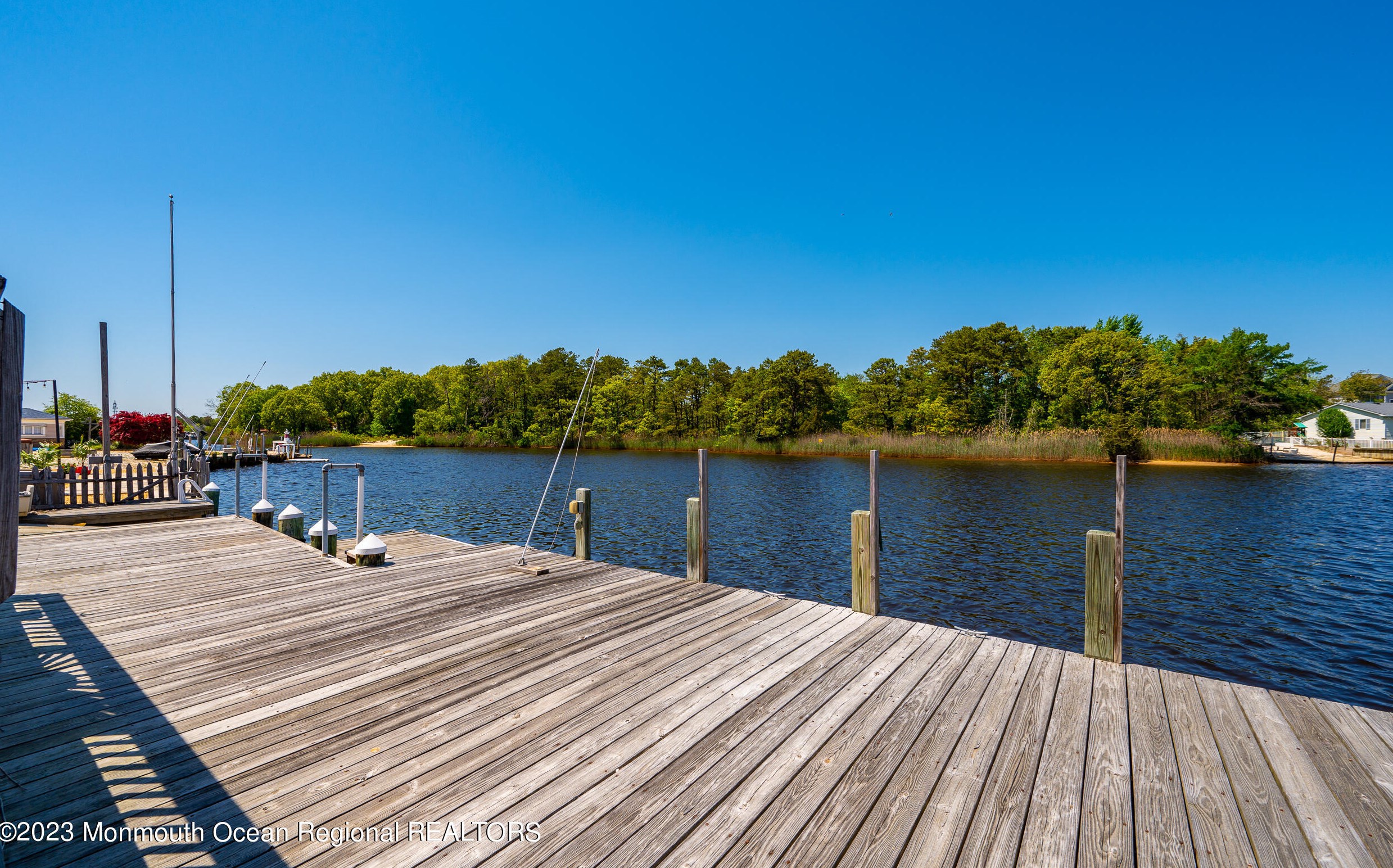 630 Fairview Ln, Lacey, NJ 08731