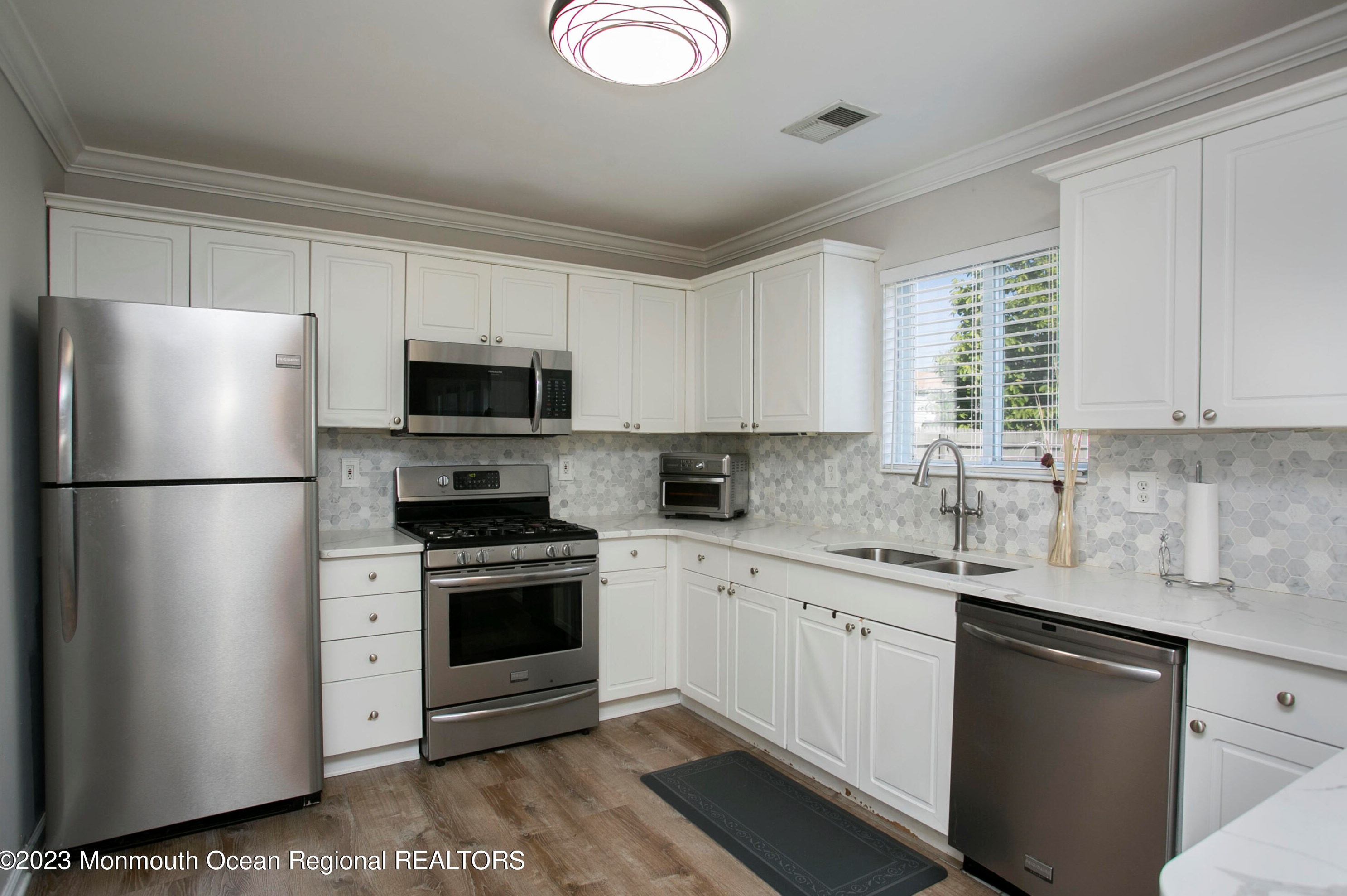 211 Lower Main St, Matawan NJ  07747-1041 exterior