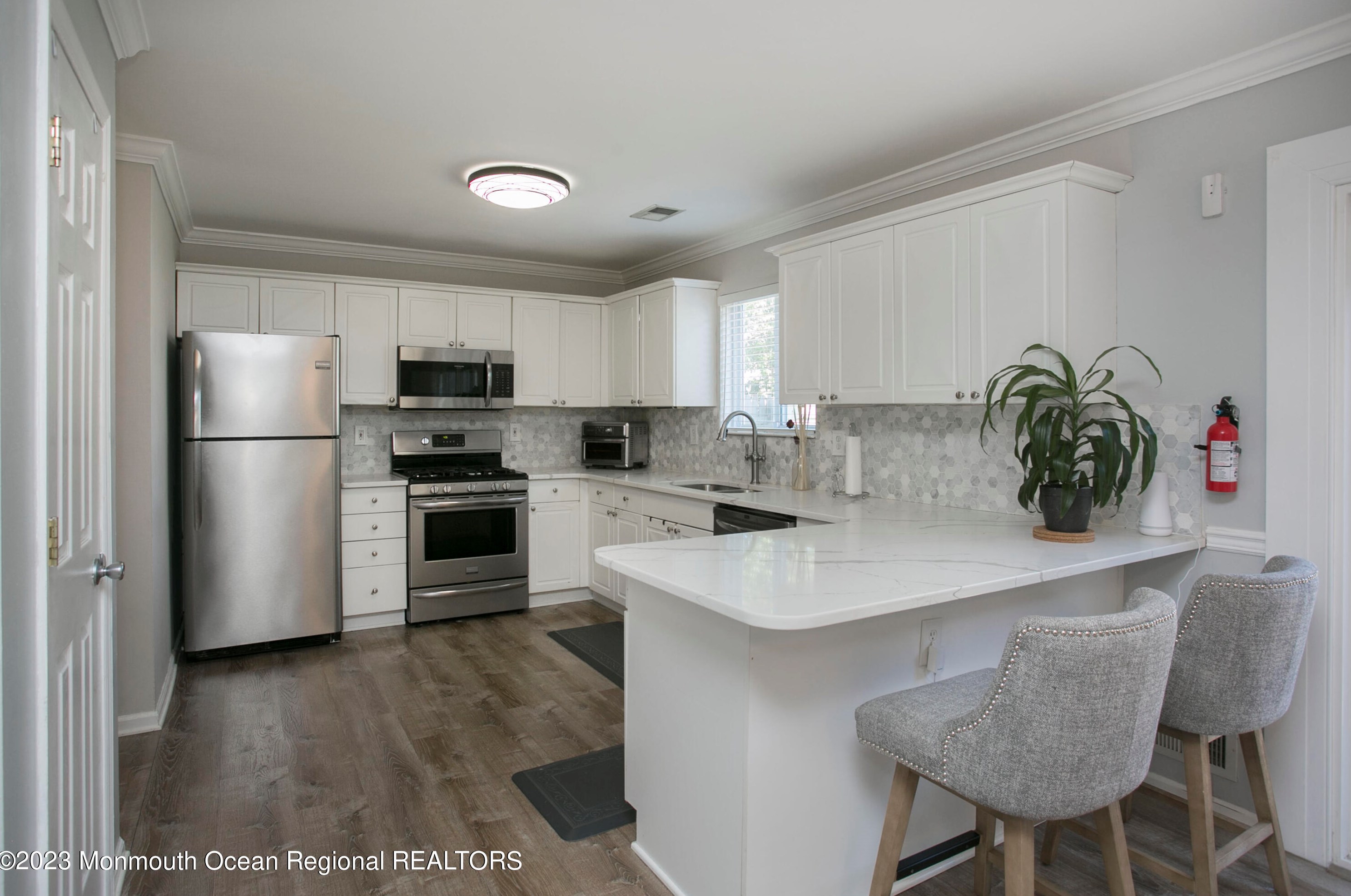 211 Lower Main St, Matawan NJ  07747-1041 exterior