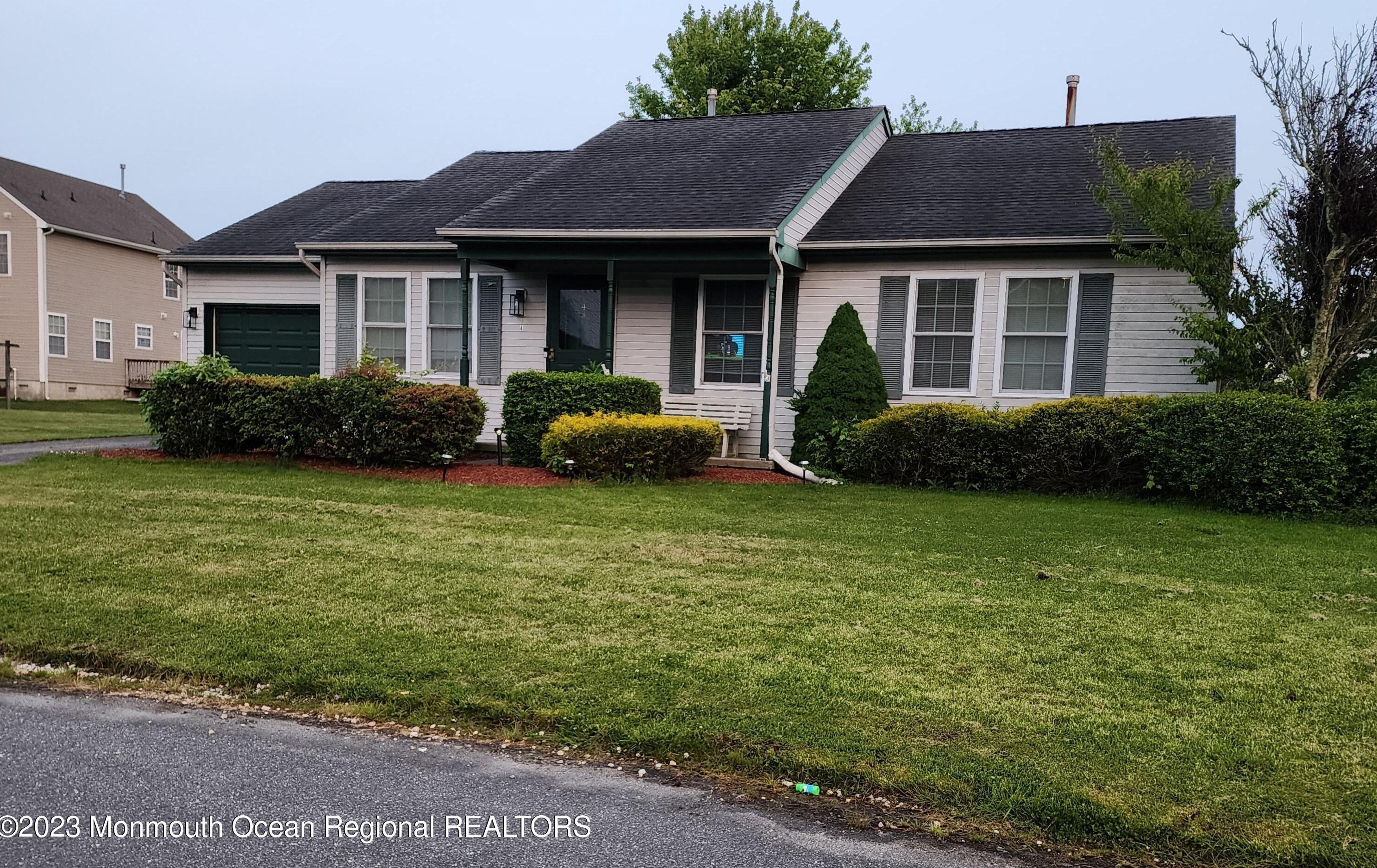4 Lake Crystalbrook Dr, Tuckerton, NJ 08087