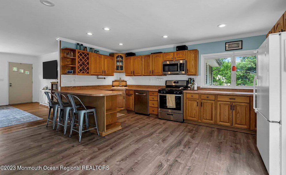 202 Lakewood Rd, Wall Township NJ  07753-5704 exterior