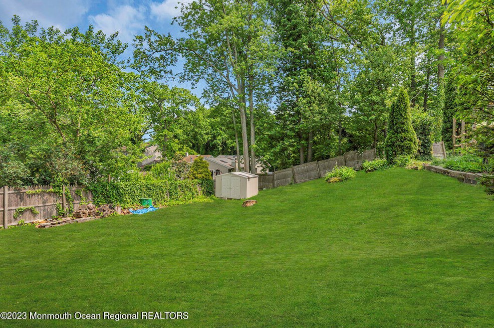 202 Lakewood Rd, Wall Township NJ  07753-5704 exterior