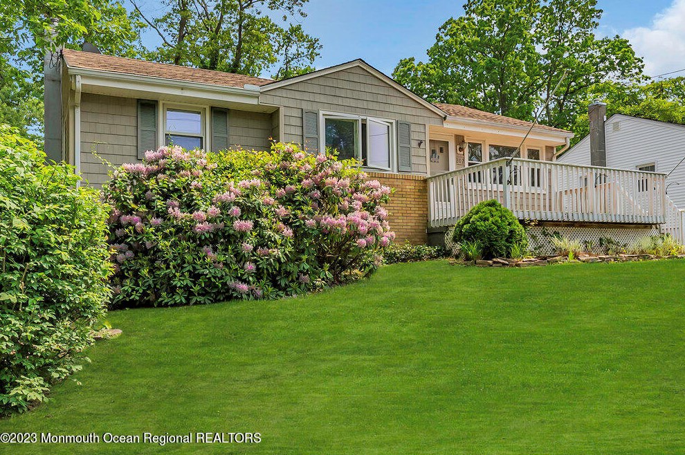 202 Lakewood Rd, Wall Township NJ  07753-5704 exterior