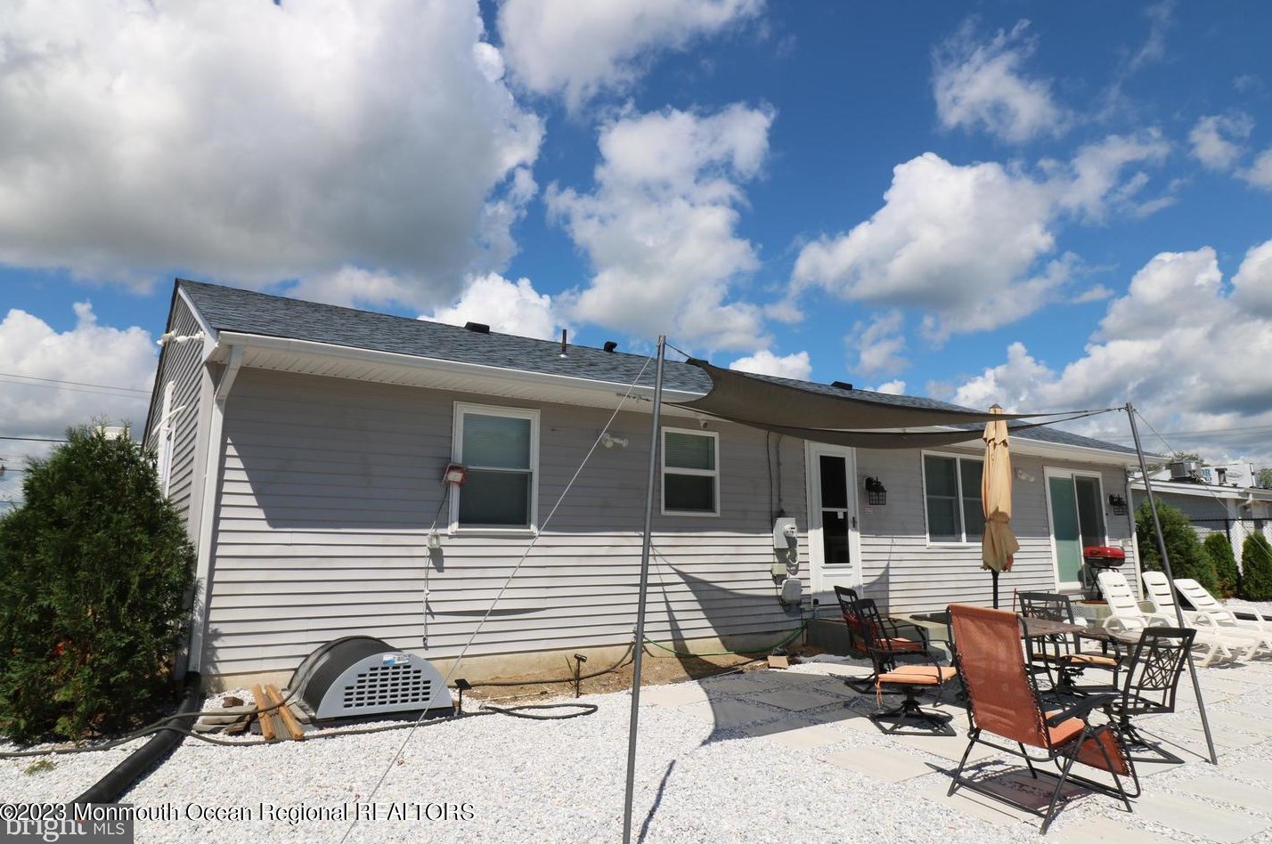 919 Radio Rd, Tuckerton NJ  08087-1601 exterior