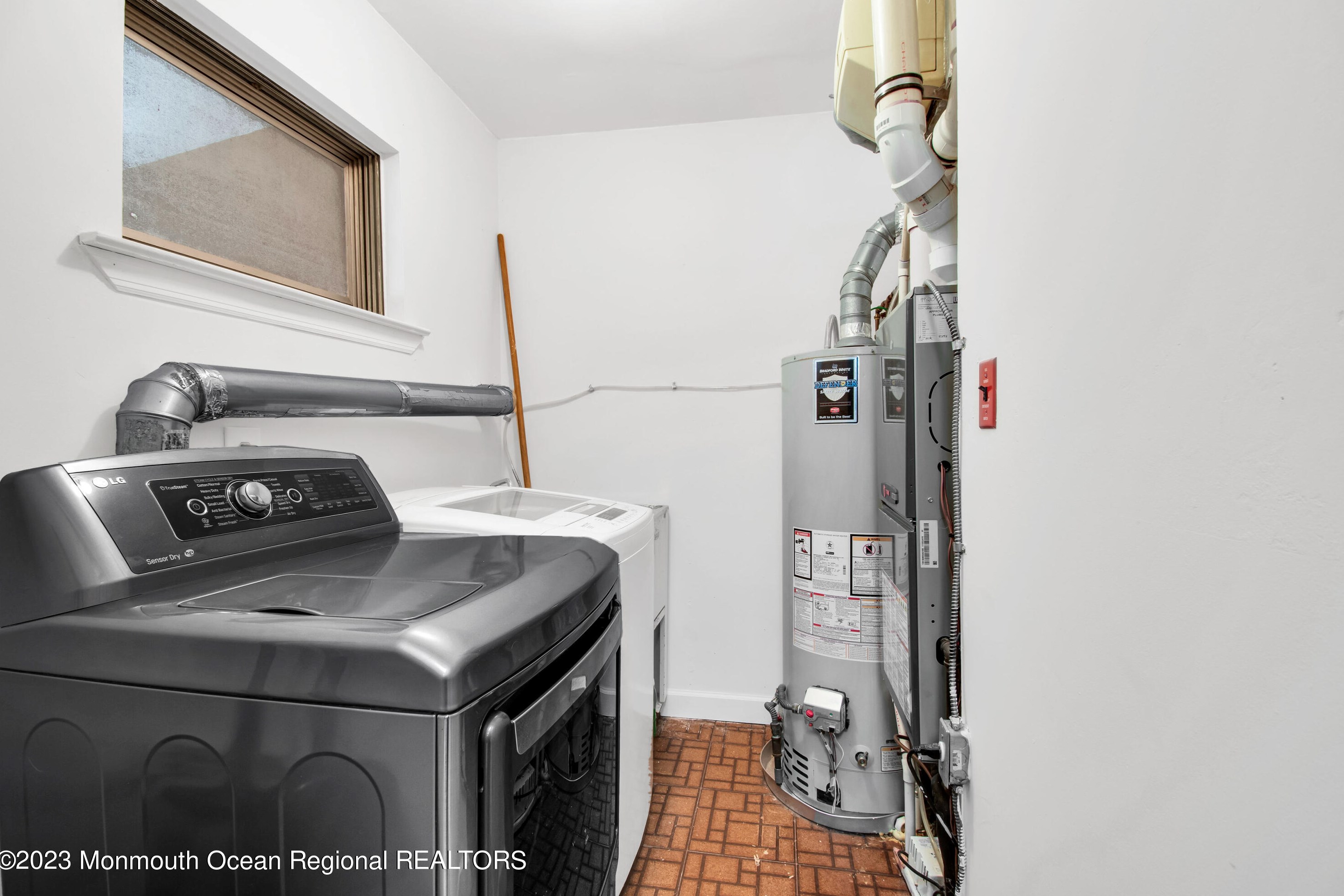 3 Redwood Rd, Wall Township NJ  07731-1327 exterior